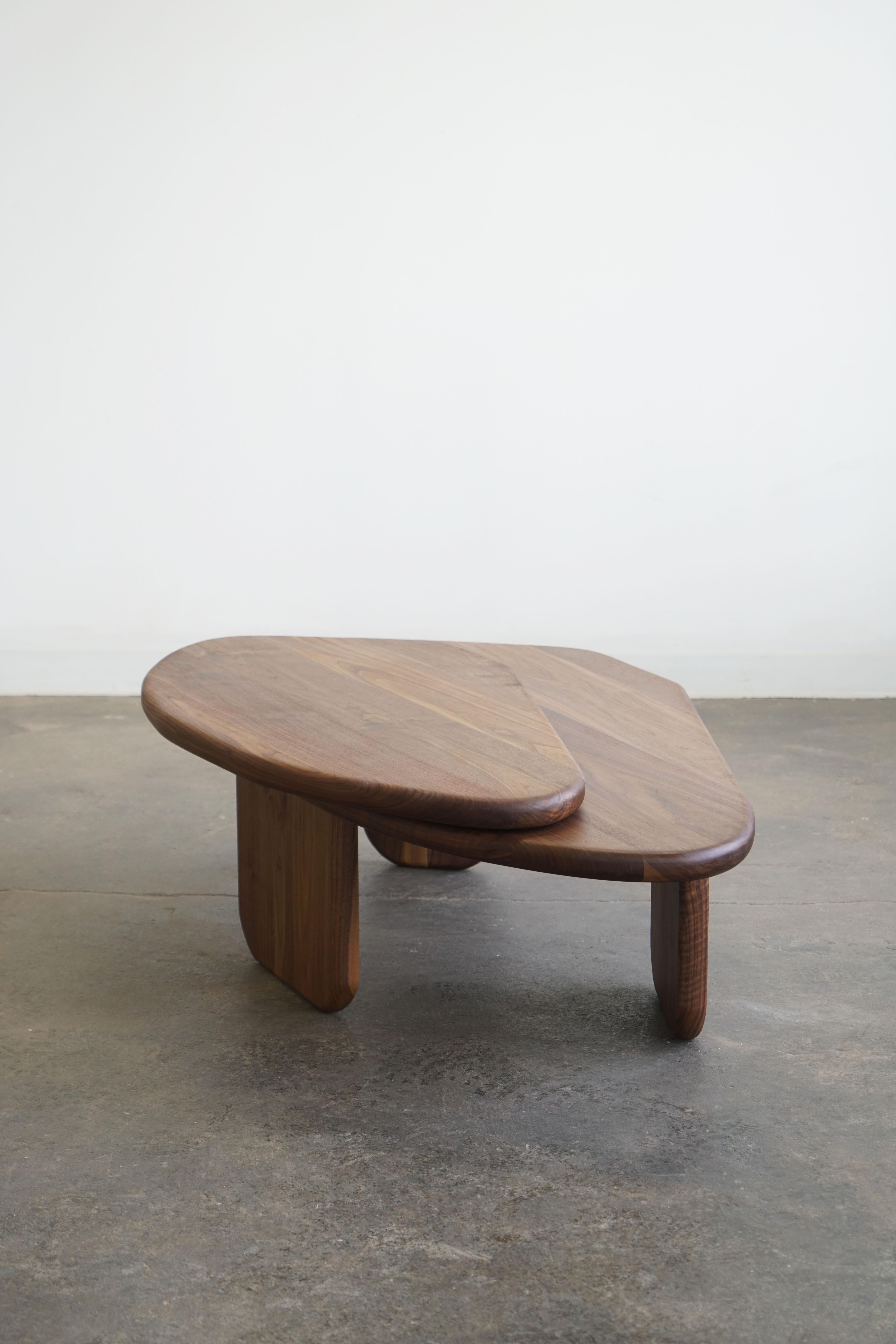 Huilé Table basse moderne de forme organique 