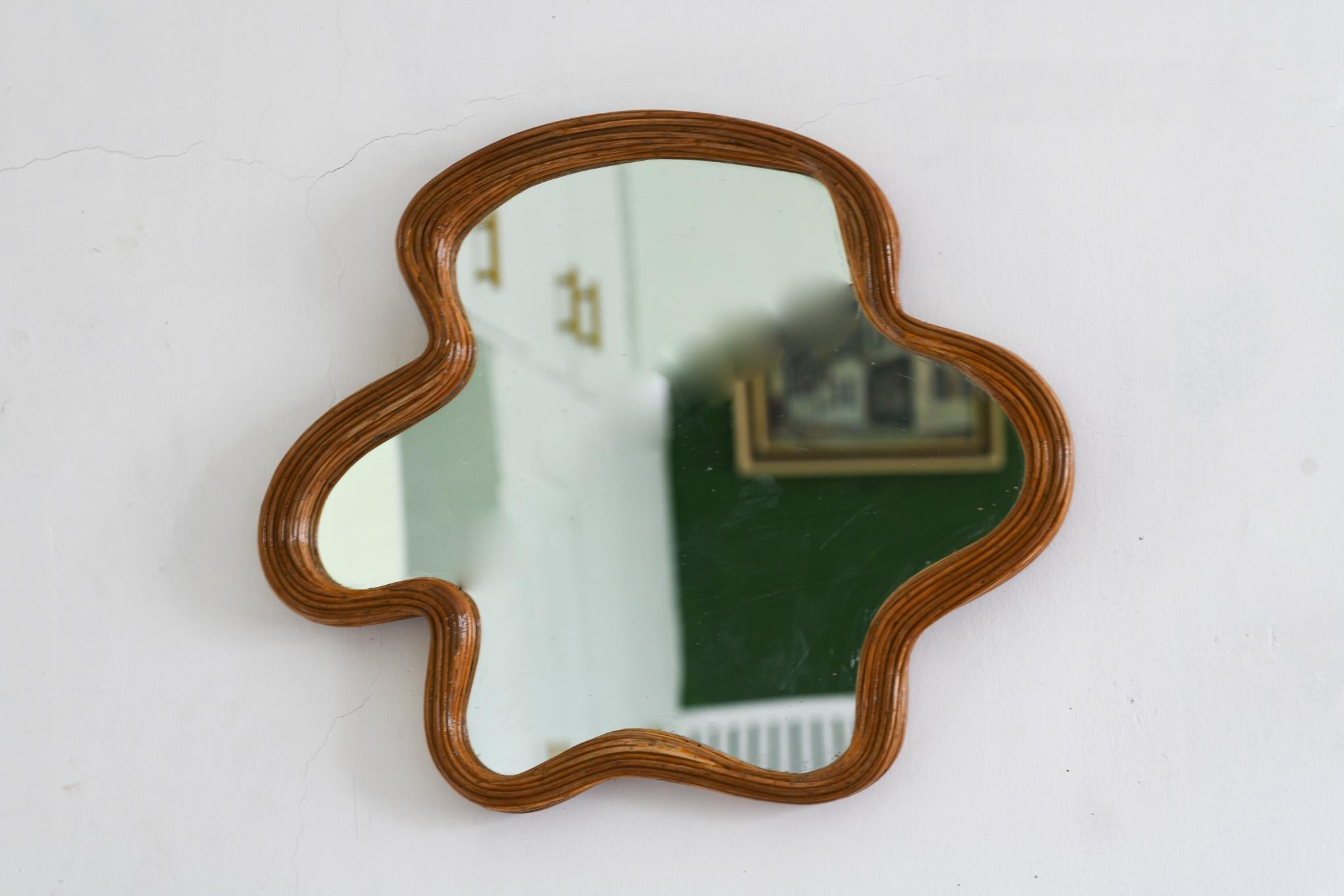 Organic Shaped Rattan Wall Mirror In New Condition For Sale In Oxford, GB