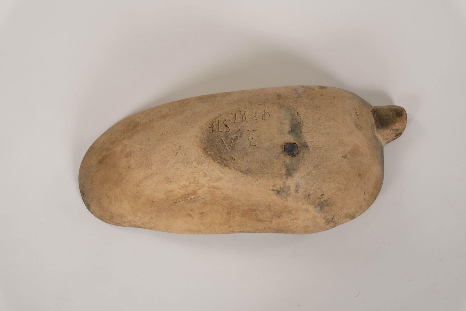 Legno Ciotola svedese con beccuccio a forma di organico in vendita