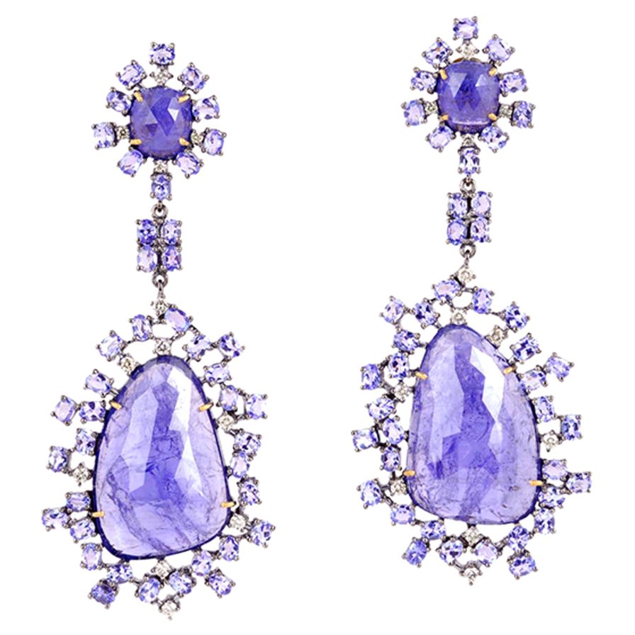 Boucles d'oreilles en goutte en or et argent 18 carats avec tanzanite de forme organique et diamants