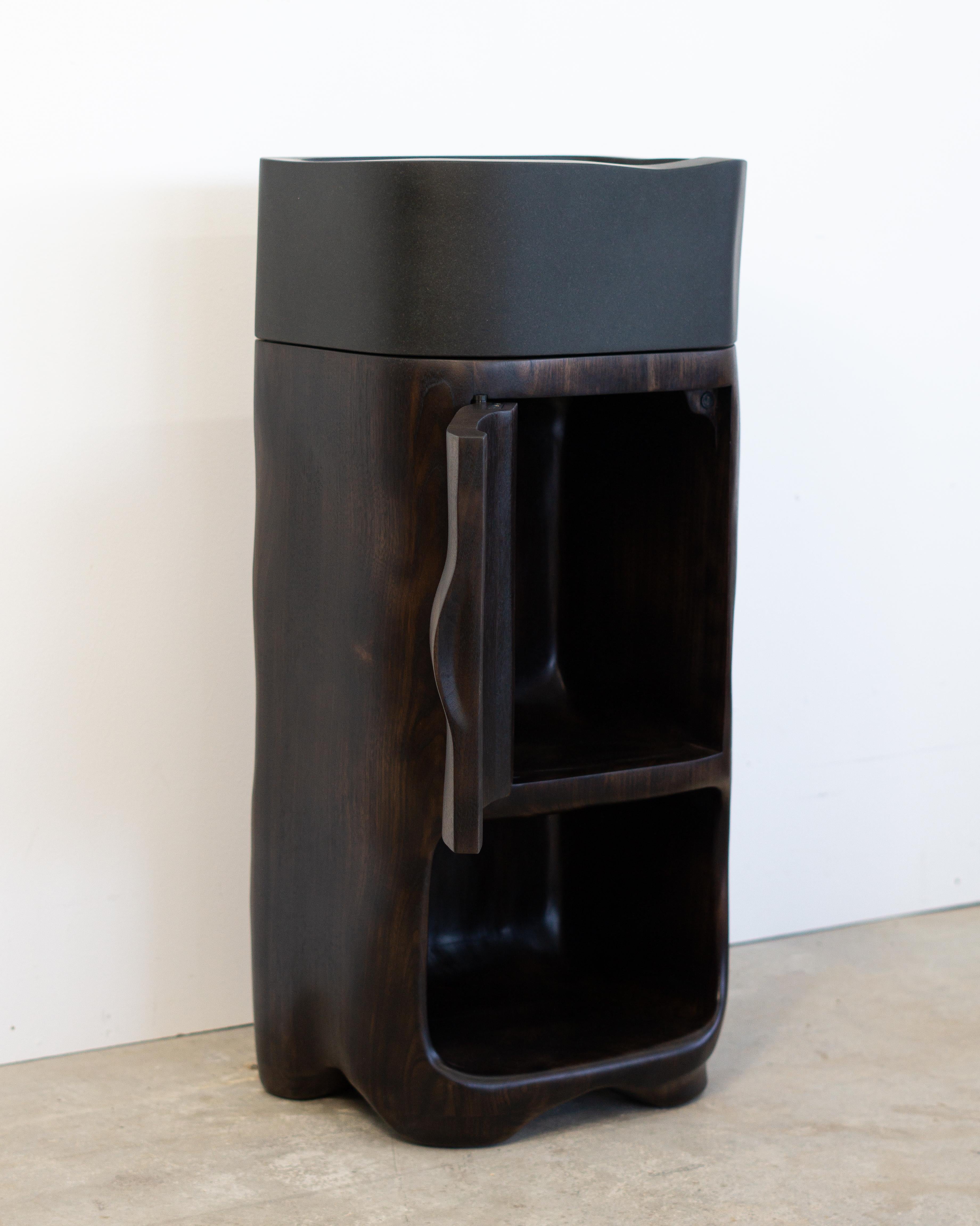 XXI secolo e contemporaneo Vanity a forma di organica in legno di noce carbonizzato con lavabo in pietra in vendita