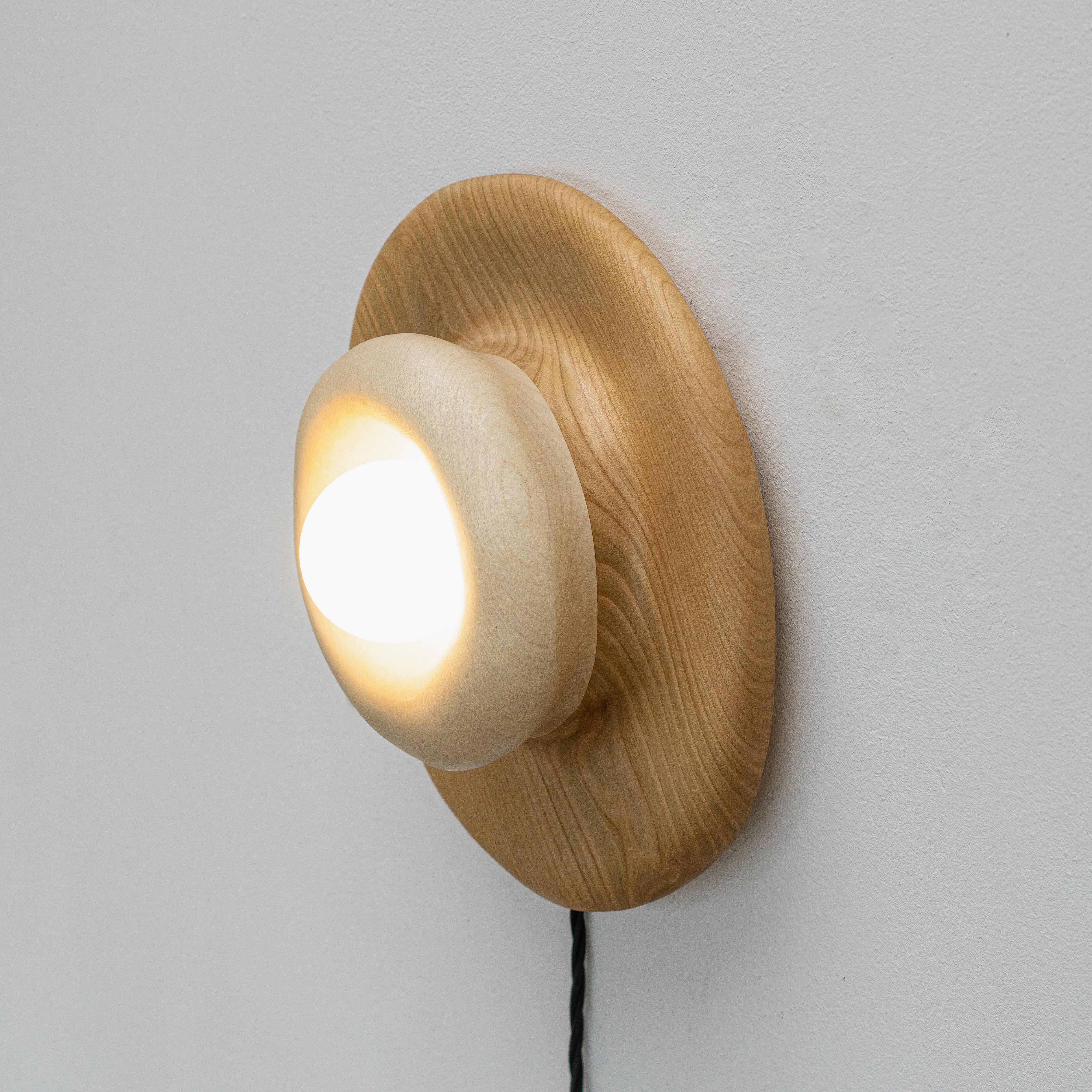 Lámpara de Pared de Forma Orgánica en Cerry y Madera de Arce - Lámpara de Pared Moderno en venta