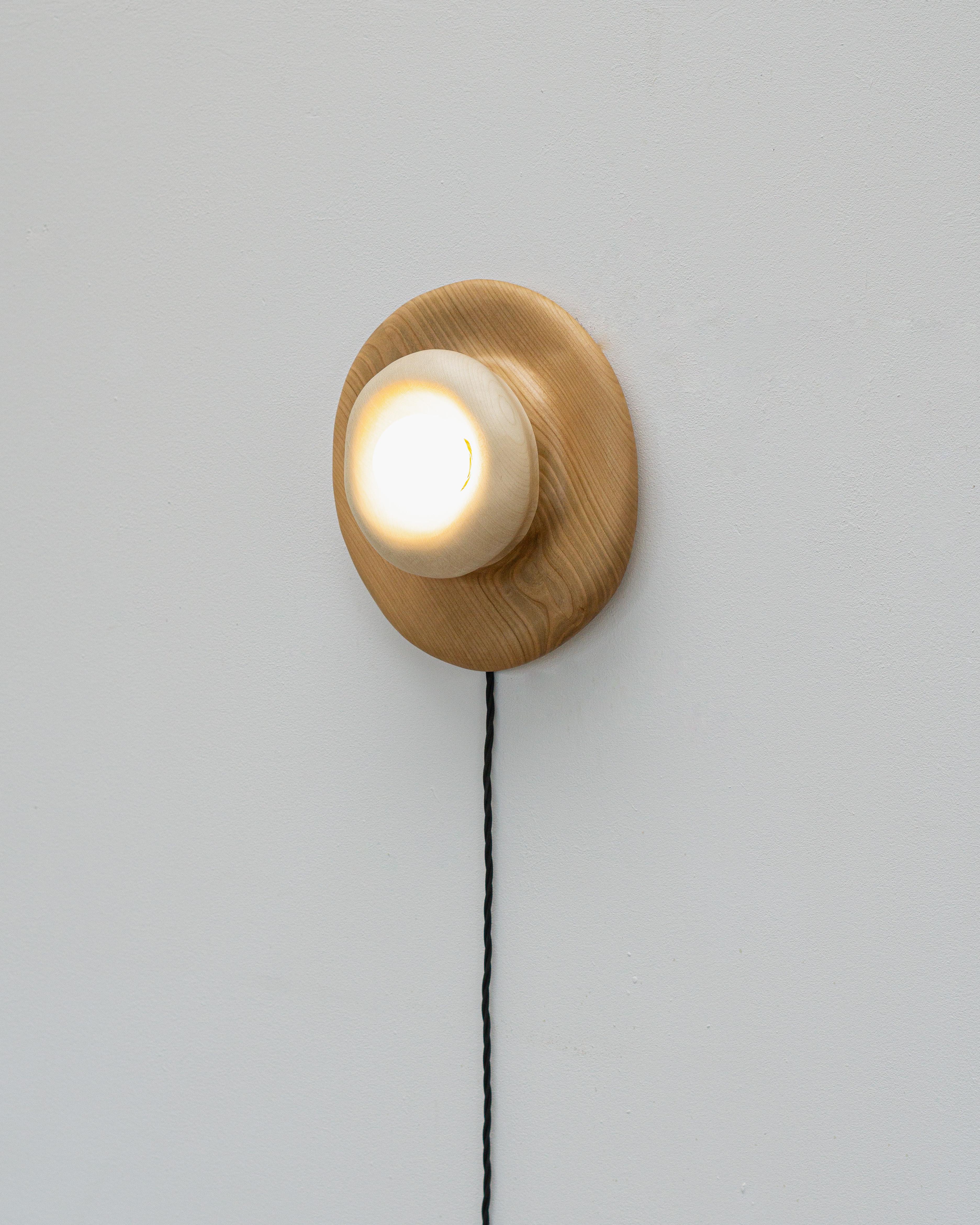 Lámpara de Pared de Forma Orgánica en Cerry y Madera de Arce - Lámpara de Pared Siglo XXI y contemporáneo en venta