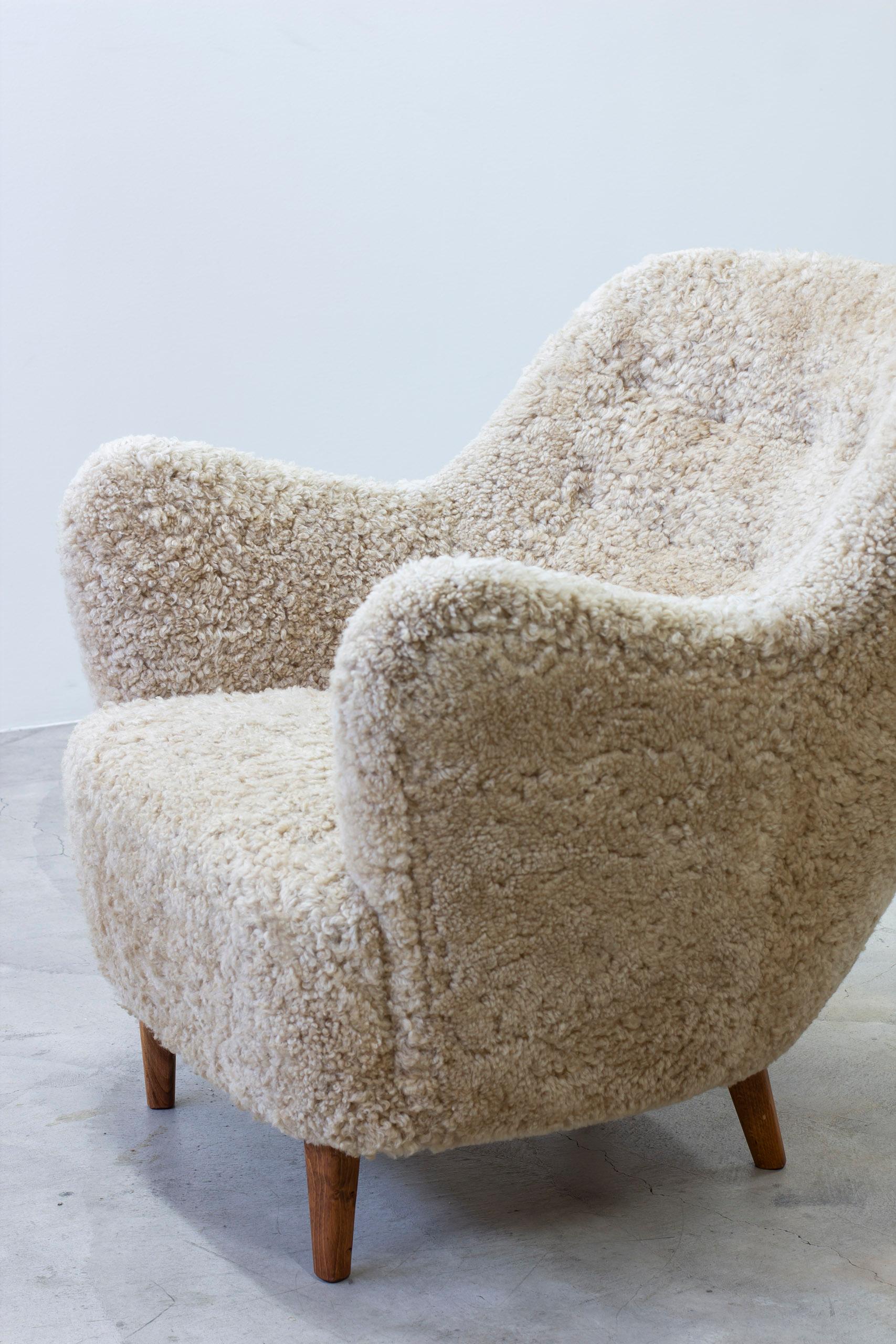 Organic sheepskin lounge chair in the style of Finn Juhl 4