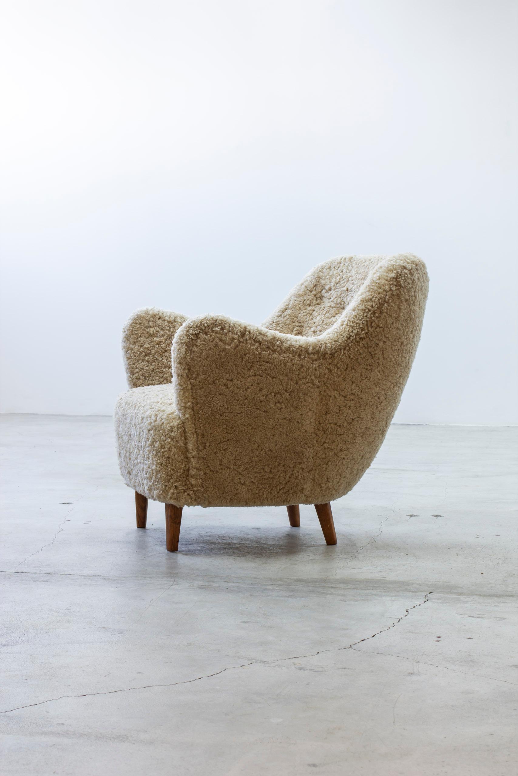 Mid-20th Century Organic sheepskin lounge chair in the style of Finn Juhl