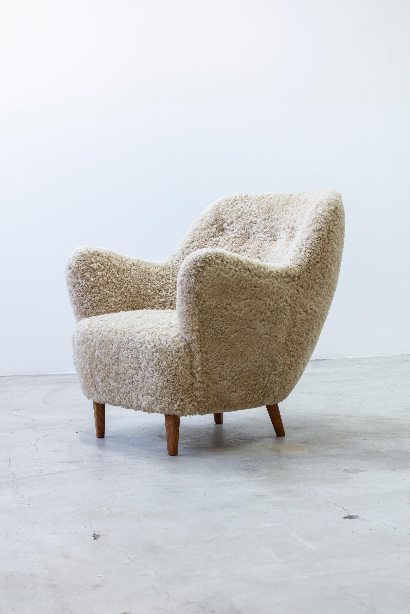 Organic sheepskin lounge chair in the style of Finn Juhl 1