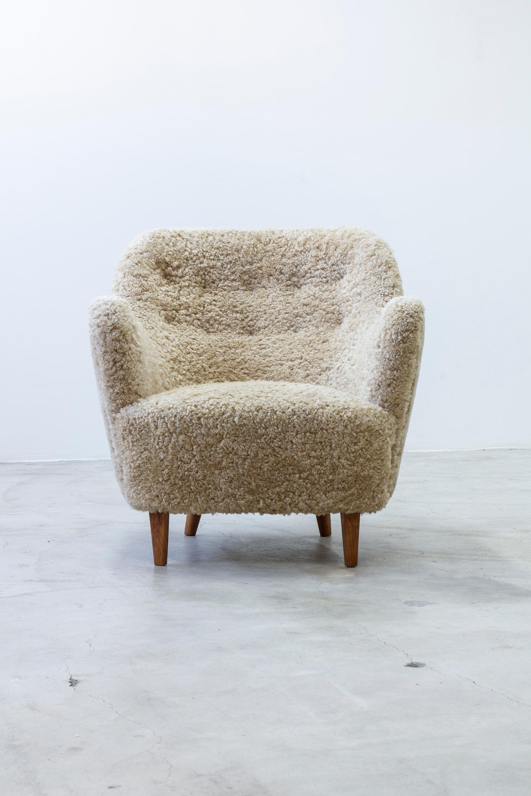 Organic sheepskin lounge chair in the style of Finn Juhl 2