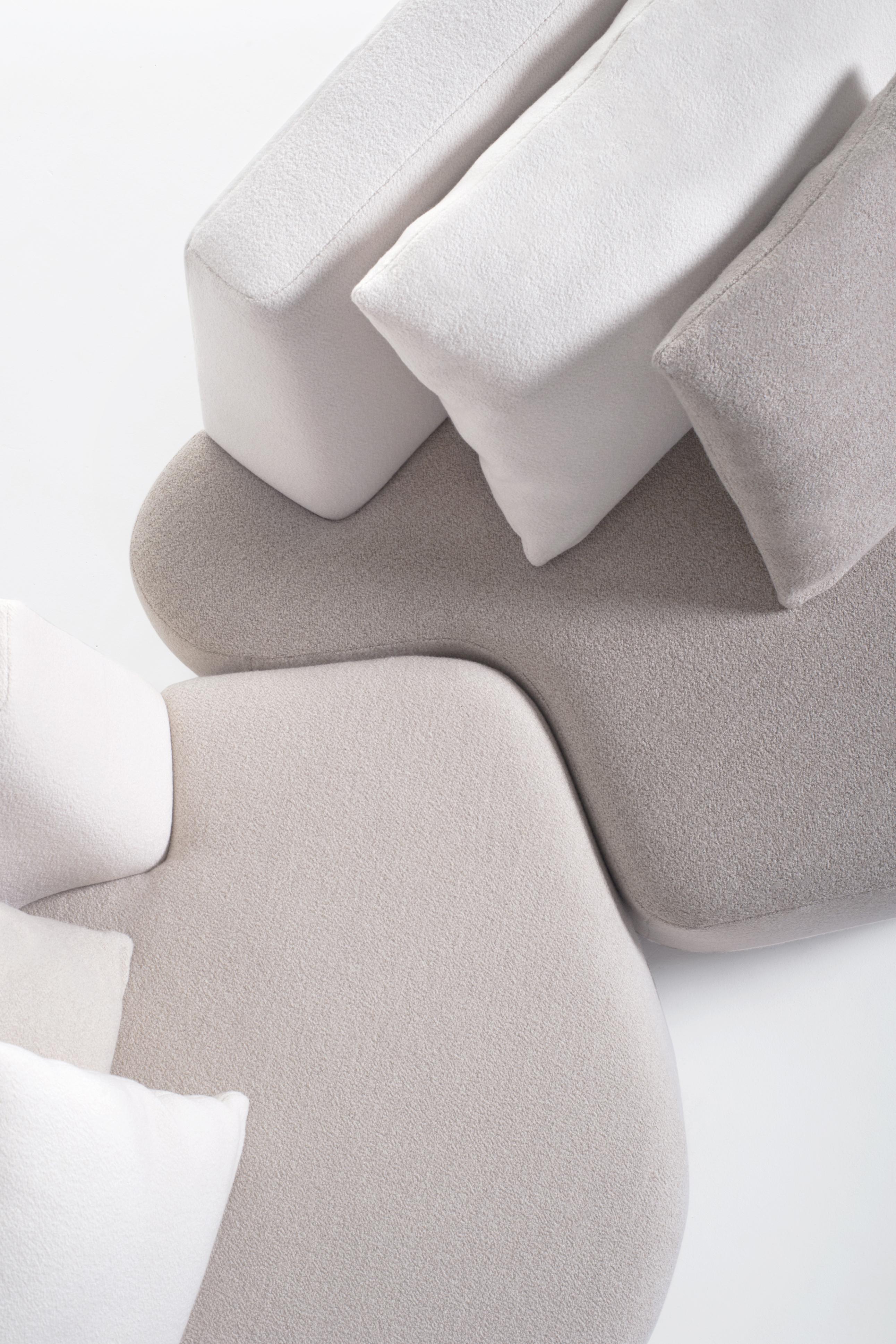 Sofa aus weißer, cremefarbener und brauner Wolle, handgefertigt in Frankreich im Zustand „Neu“ im Angebot in MONTROZIER, FR