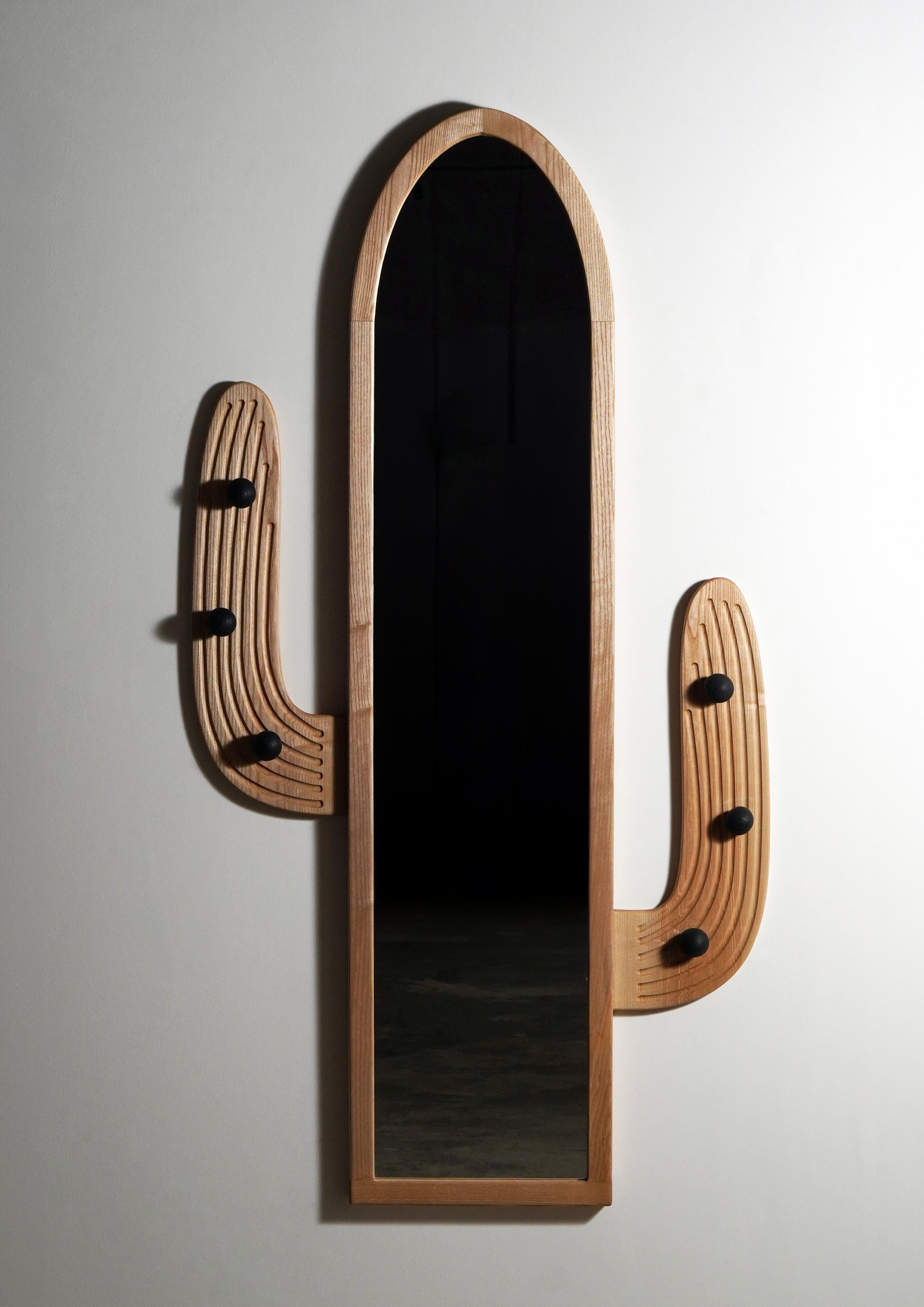 Specchio a pavimento e a parete in legno massiccio con cactus, Wood Modern in vendita 1