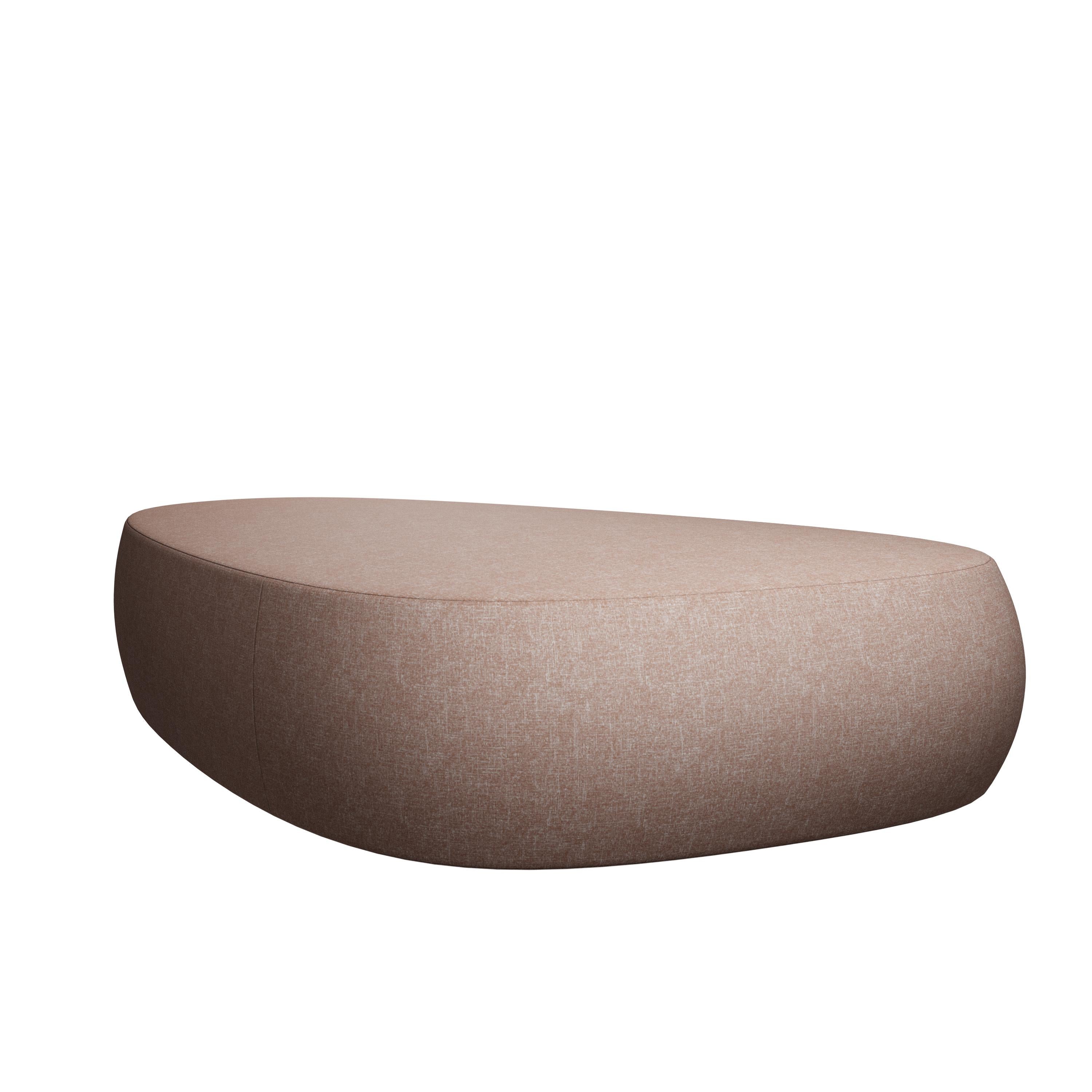 Inspiré par les formes triangulaires sculptées par l'érosion sur les pierres des rivières, le Stons Ottoman '200 allie un design moderne à une touche de monde naturel.

Disponible sous forme de pouf ou d'ottomans, et en quatre tailles différentes
