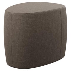 Organic Stons Hocker „52“ aus taupefarbenem, schlichtem Stoff, handgefertigt von Murmurio