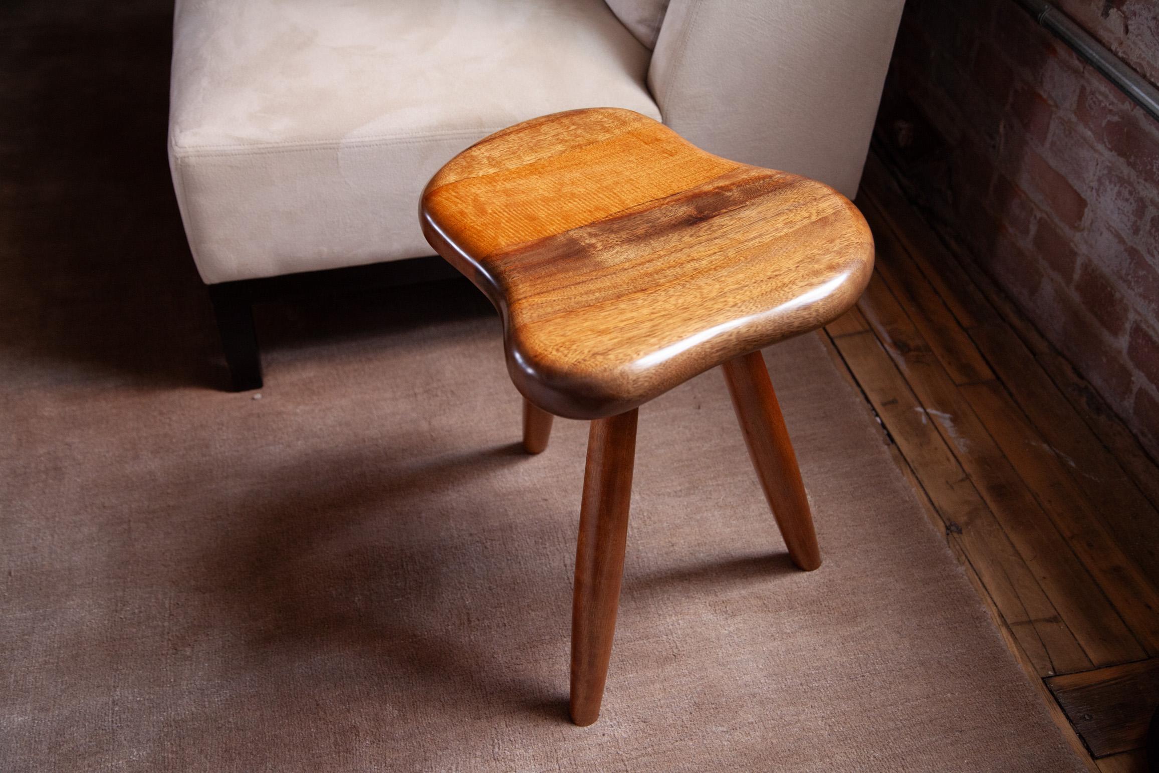 Taburete orgánico a la manera de Alexandre Noll en Excelente estado para la venta en New York, NY