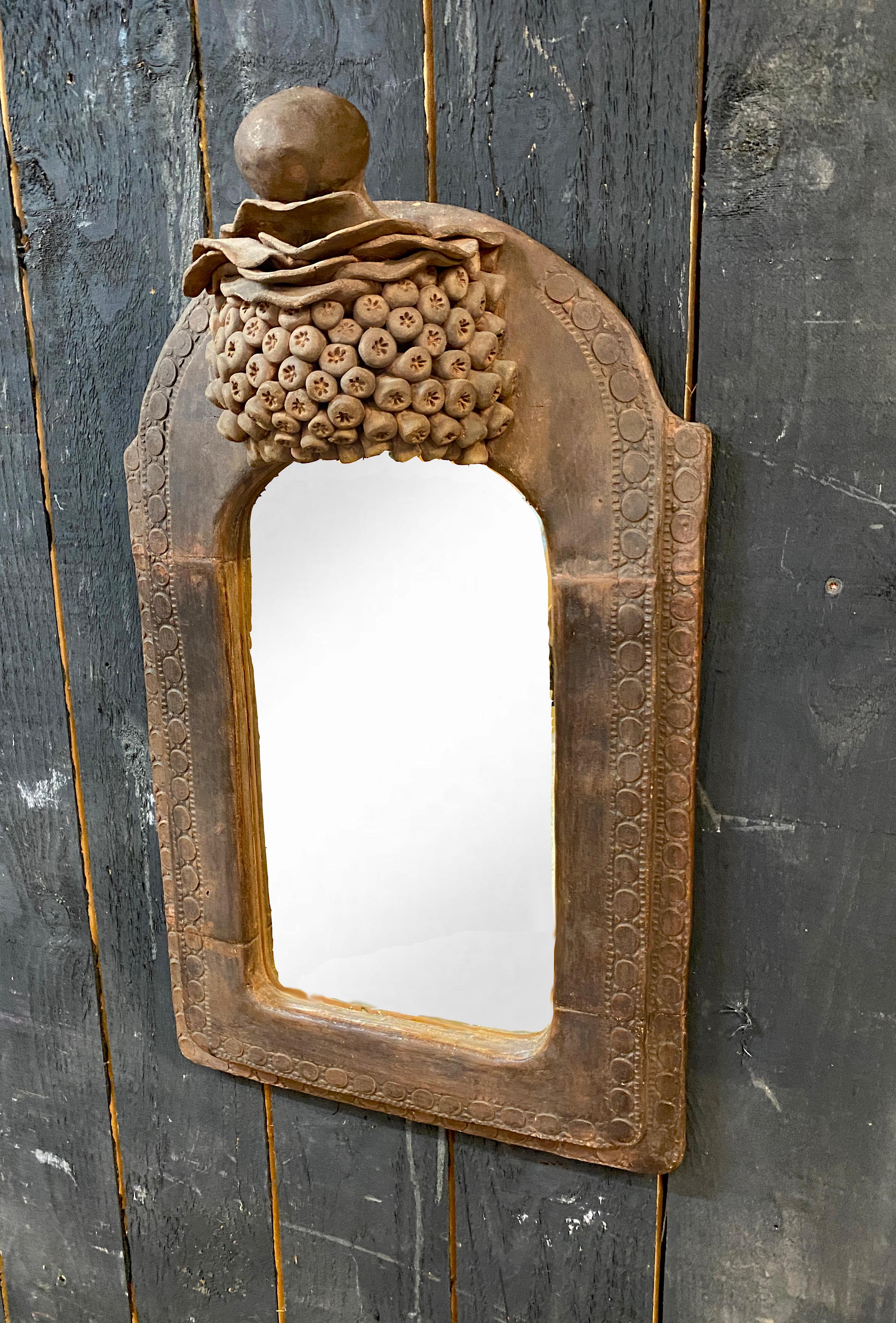 Organico moderno specchio in terracotta in stile organico in vendita