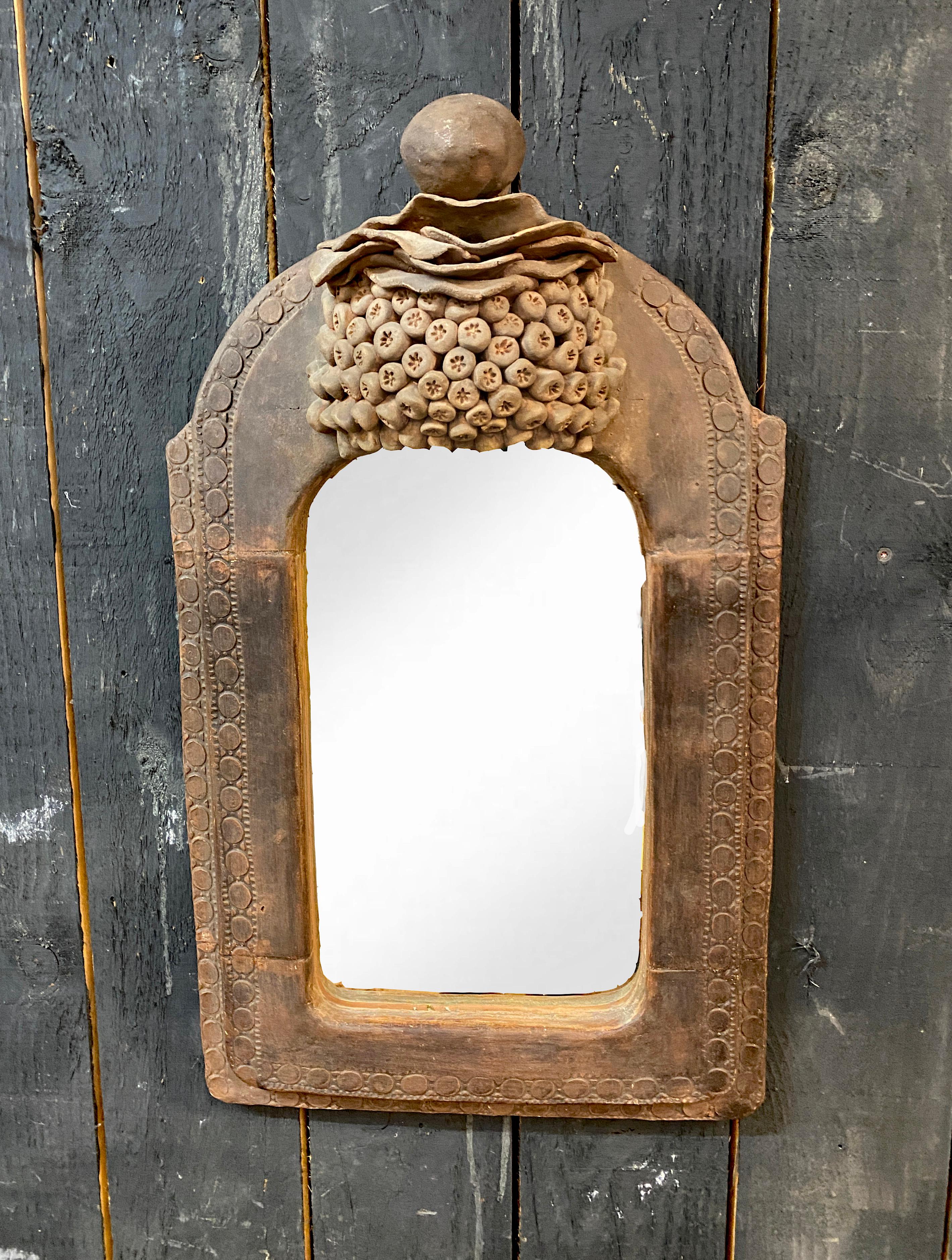 Sconosciuto specchio in terracotta in stile organico in vendita
