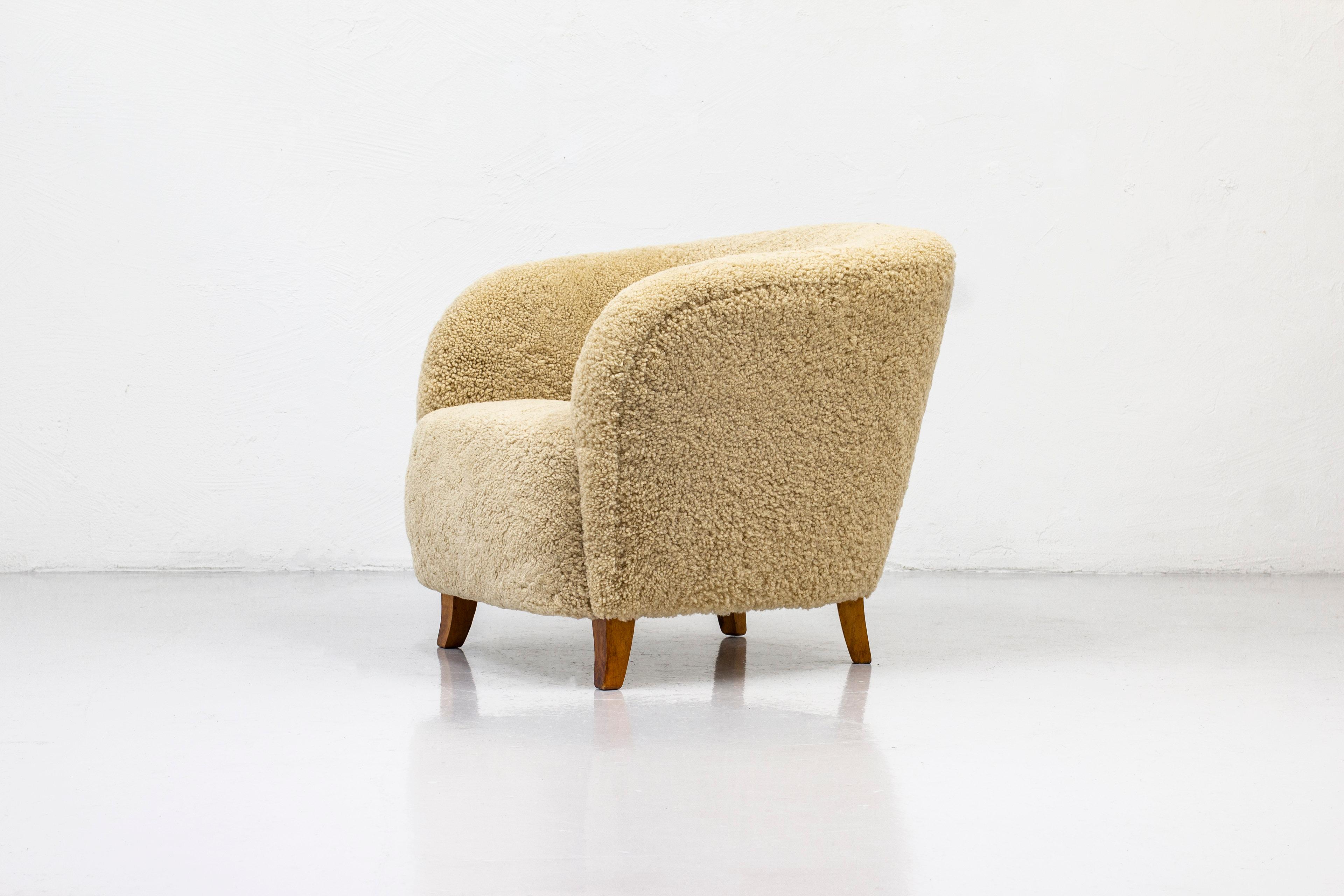 Organic Swedish Modern Lounge Chair with Sheepskin Upholstery, Sweden, 1940s 1