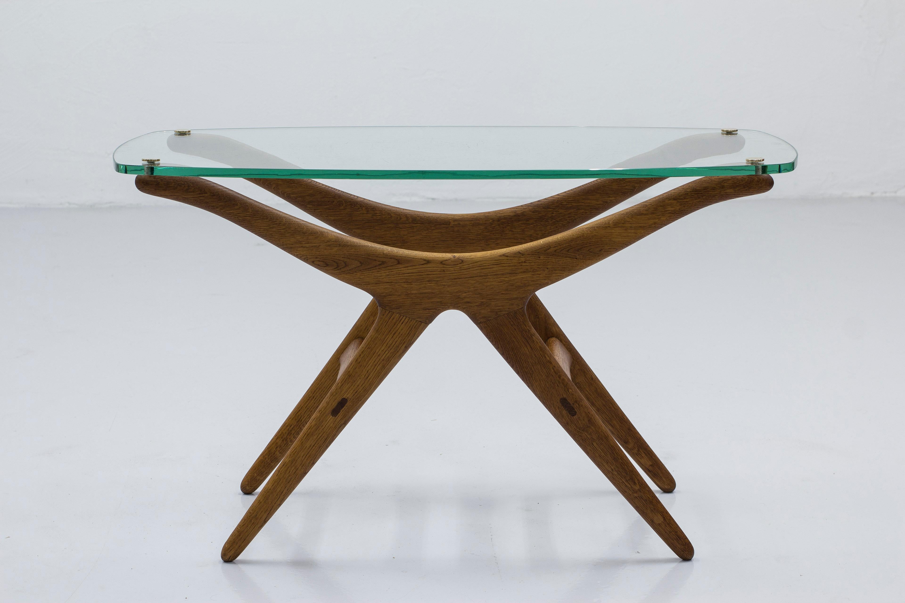 Organic table by H. Brockman Petersen, cabinetmaker Louis G. Thiersen & Søn For Sale 4