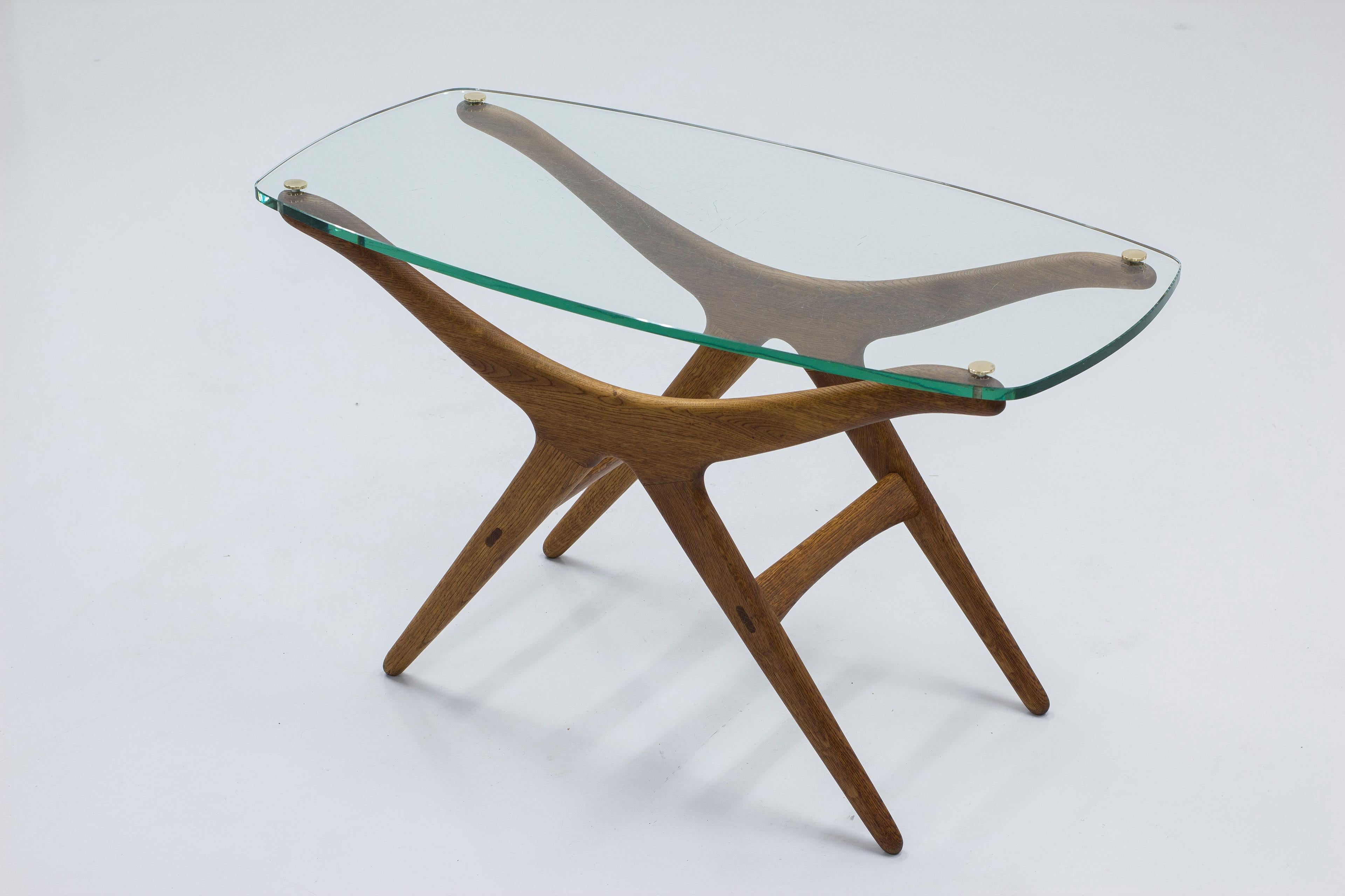 Very rare table designed by H. Brockman Petersen. Produced by cabinetmaker Louis G. Thiersen & Søn in 1953. The table was exhibited at the Cabinetmakers guild exhibition in 1953. The table was likely never put into production post the exhibition.