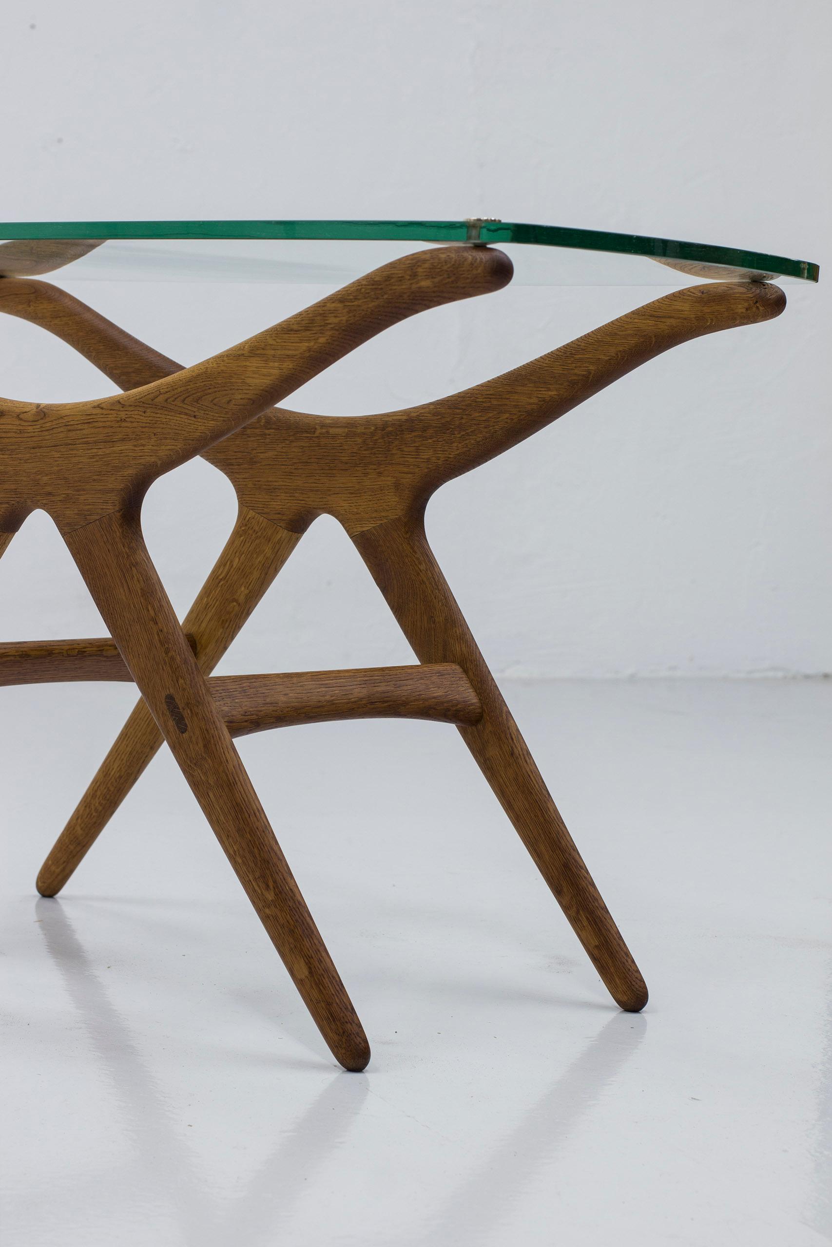 Organic table by H. Brockman Petersen, cabinetmaker Louis G. Thiersen & Søn In Good Condition For Sale In Hägersten, SE