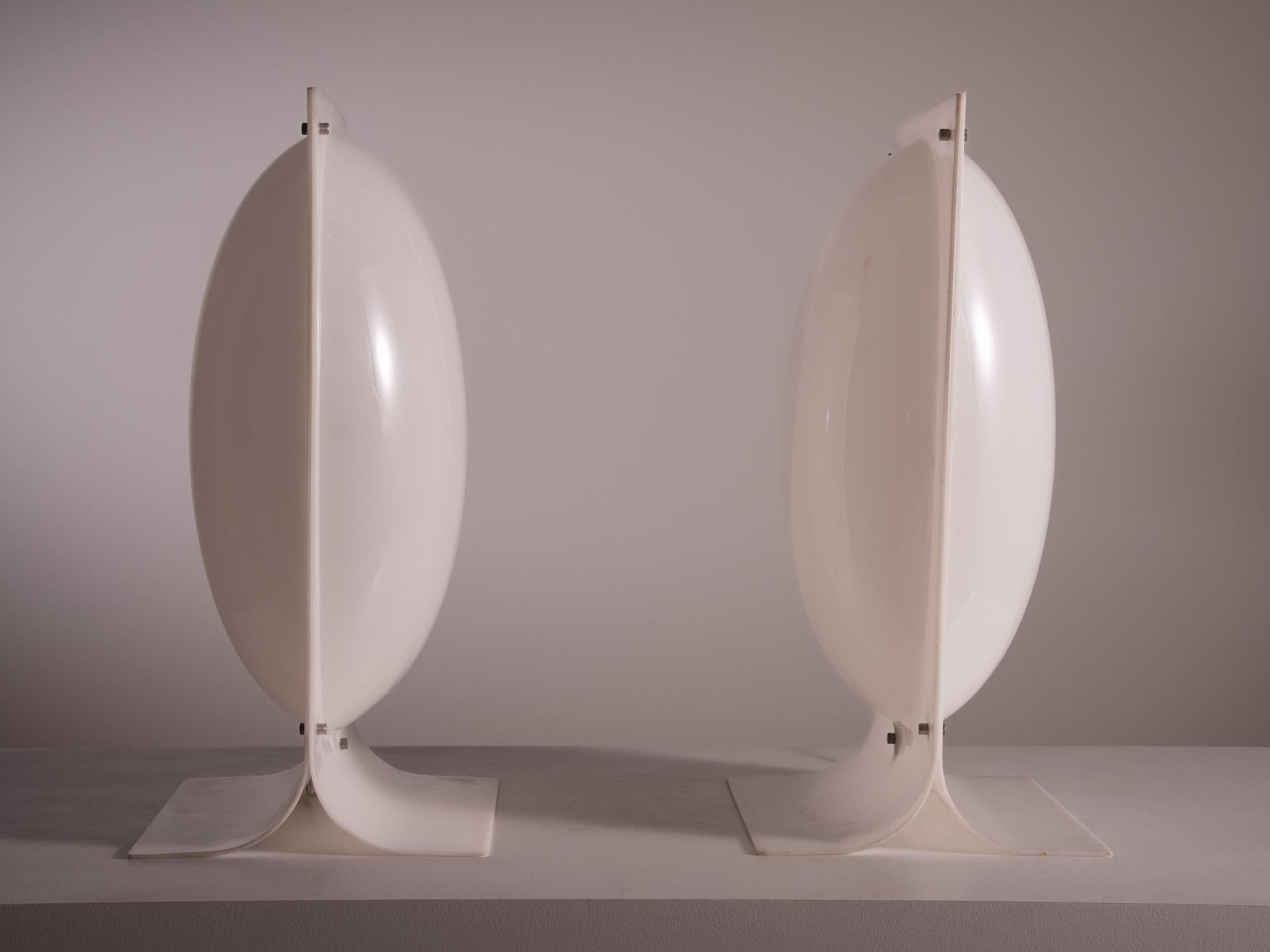 Organic Table Lamp in Acrylic, Percival Lafer, Brazilian Mid-Century Modern For Sale 1