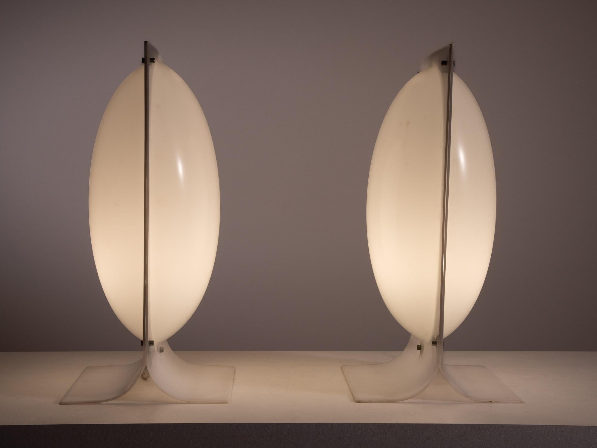 Organic Table Lamp in Acrylic, Percival Lafer, Brazilian Mid-Century Modern For Sale 3
