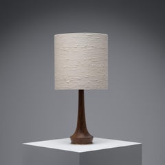 Lámpara de mesa de teca y latón con pantalla de seda, Dinamarca, década de 1960