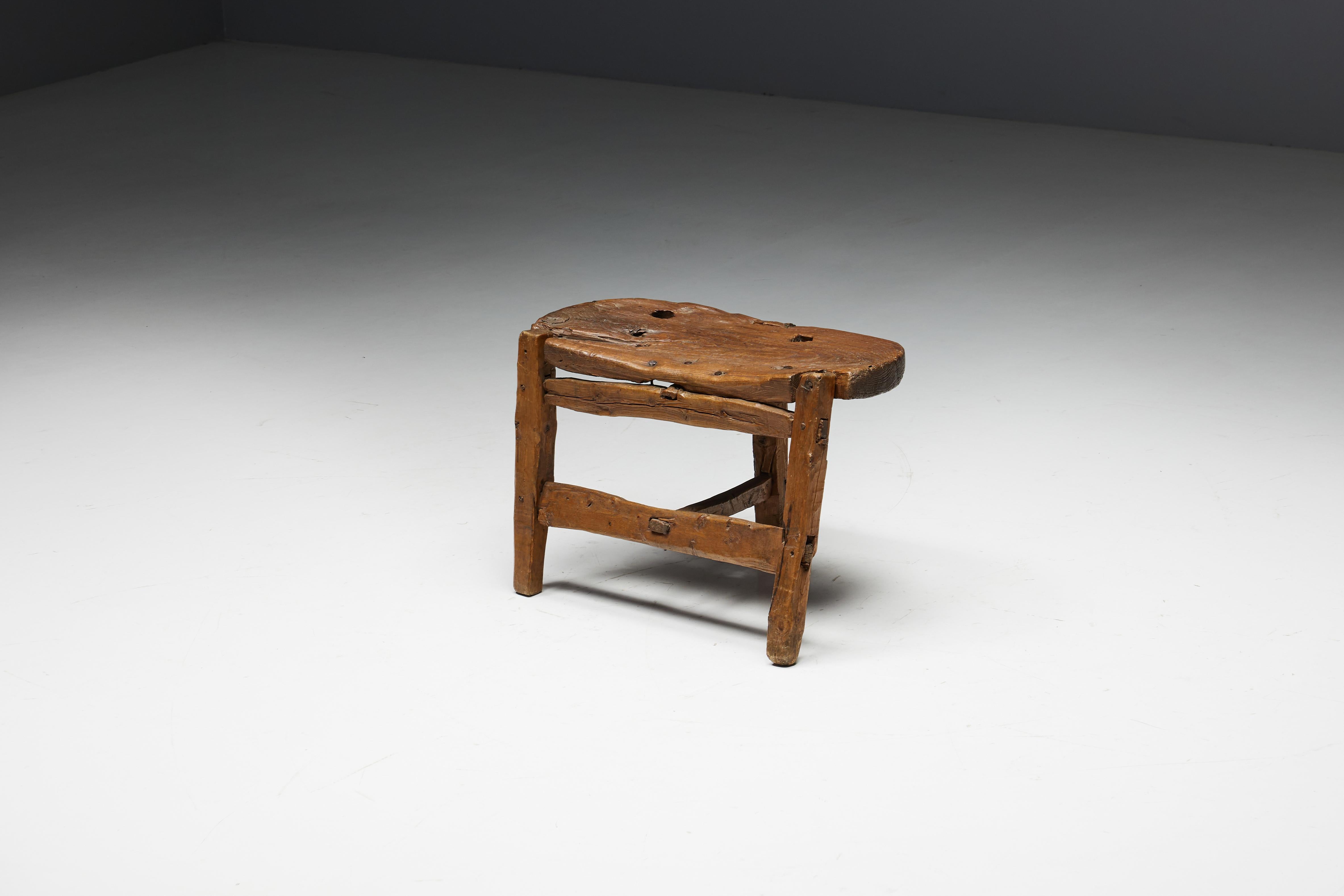 Organic Tripod Bench in Solid Wood, France, 19th Century In Excellent Condition For Sale In Antwerp, BE
