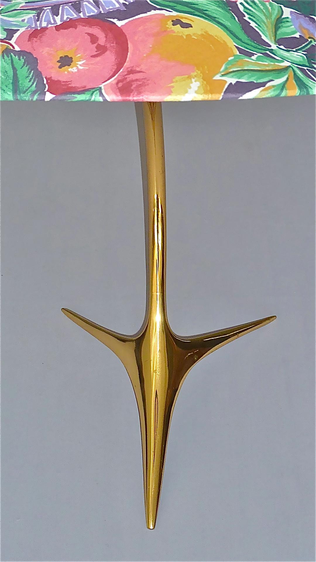 Organische Dreibein Messing Tischlampe Blumenschirm Josef Frank Stil 1950 im Angebot 1
