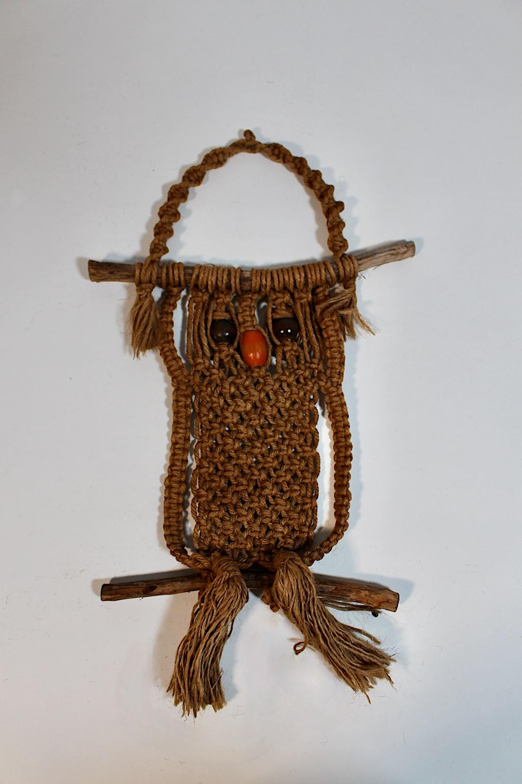 Faïence organique hibou en hêtre marron et orange Makramee, années 1970 en vente 3