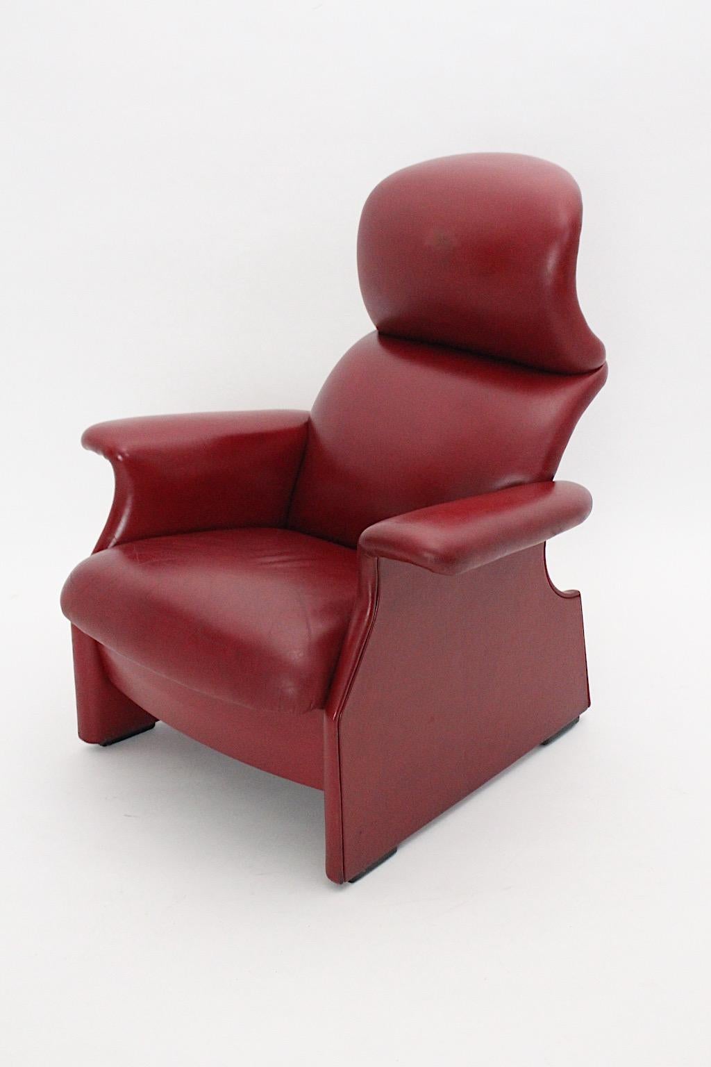 Organic Vintage Sculptural Red Lounge Chair by Achille & Piero Castiglioni 1960s For Sale 4