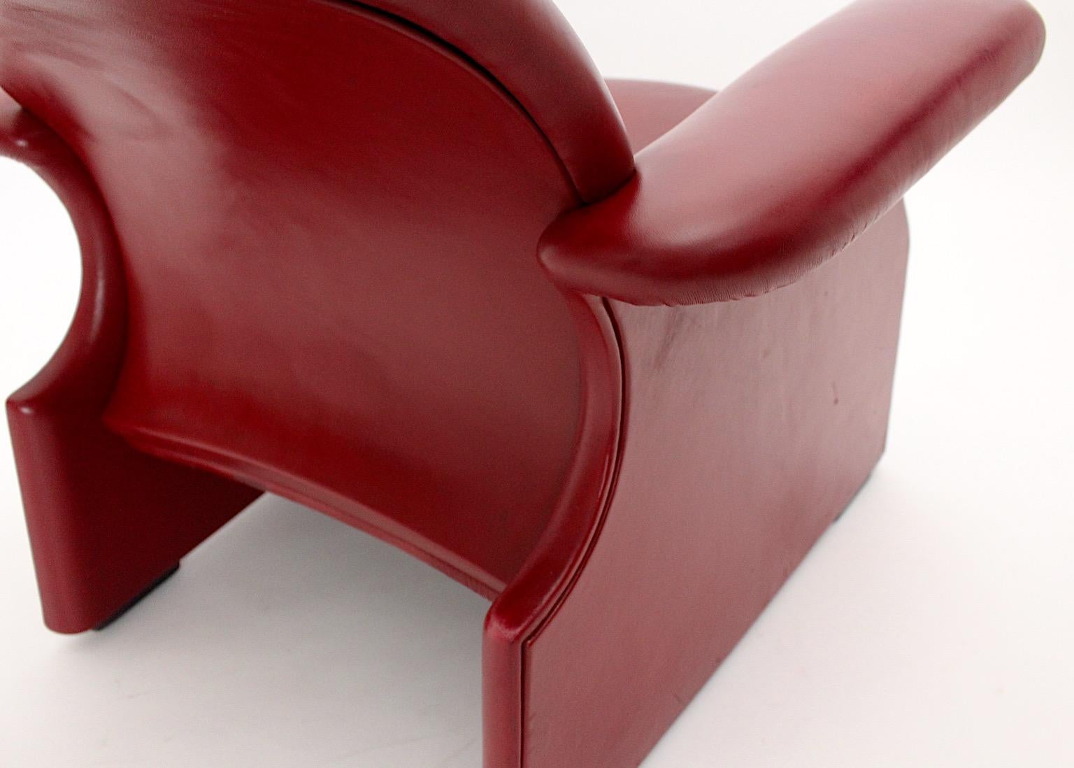Organic Vintage Sculptural Red Lounge Chair by Achille & Piero Castiglioni 1960s For Sale 11