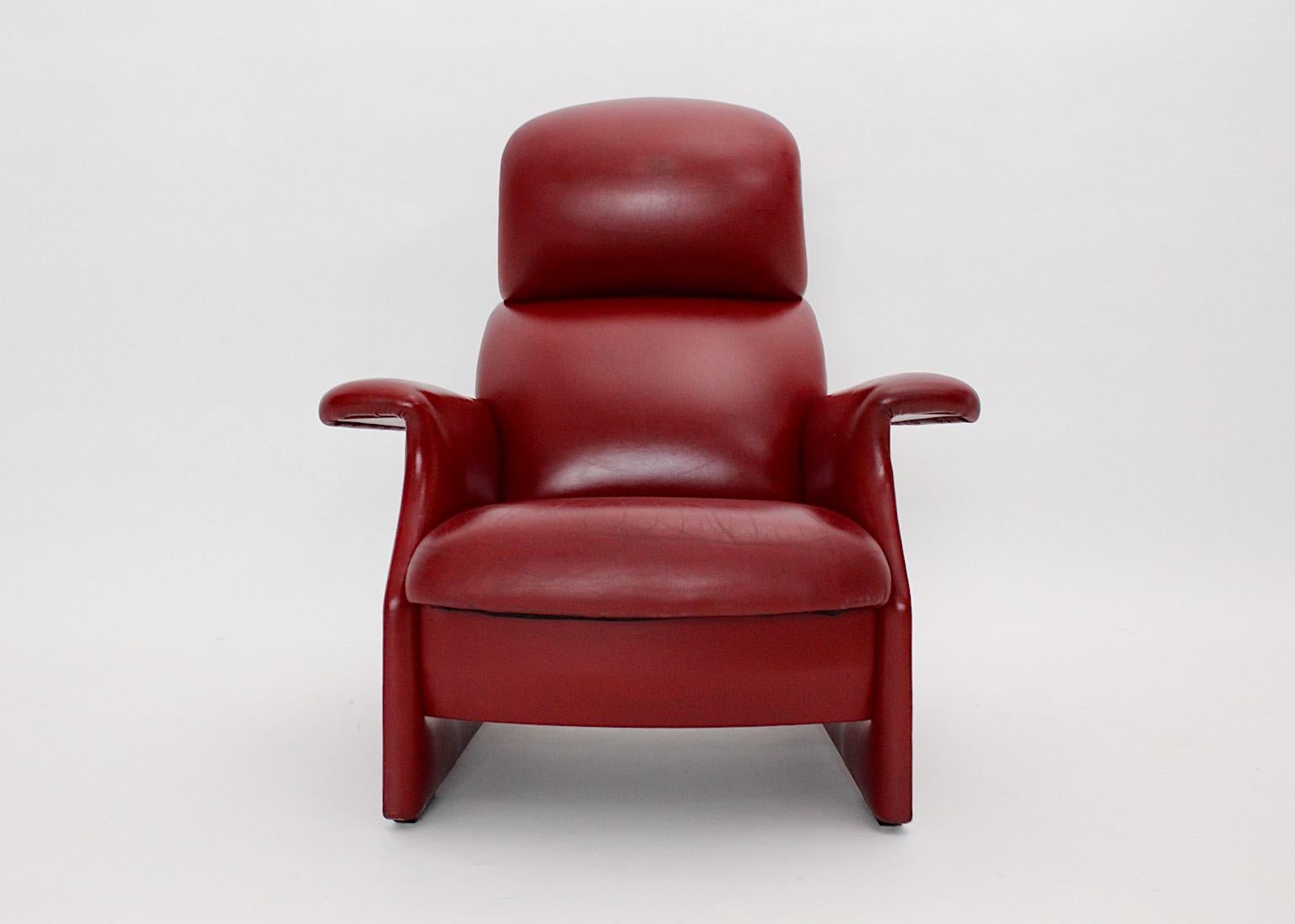Italian Organic Vintage Sculptural Red Lounge Chair by Achille & Piero Castiglioni 1960s For Sale
