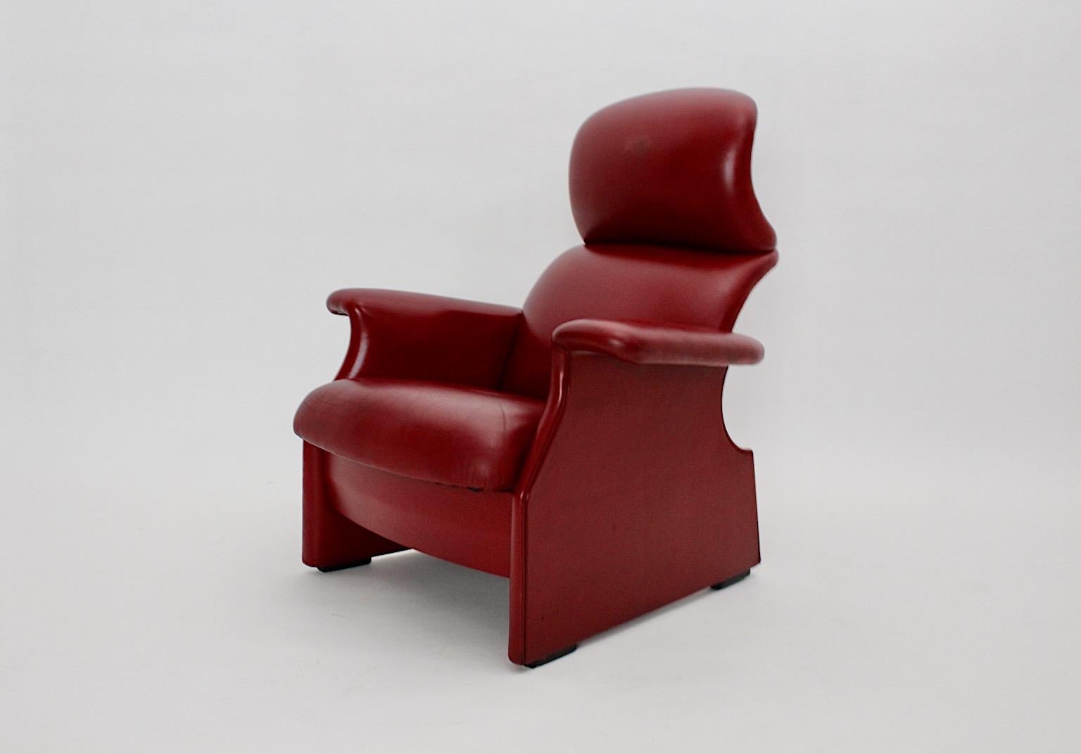 Organic Vintage Sculptural Red Lounge Chair by Achille & Piero Castiglioni 1960s For Sale 2