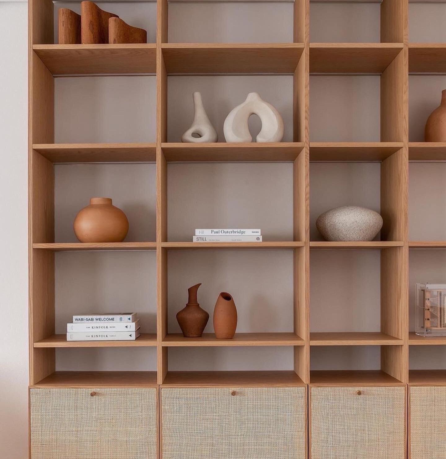 Vasija orgánica de cerámica blanca biomórfica de Hanna Englund Ceramics Brasileño en venta