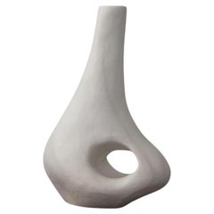 Vase en céramique biomorphique blanche organique par Hanna Englund Ceramics