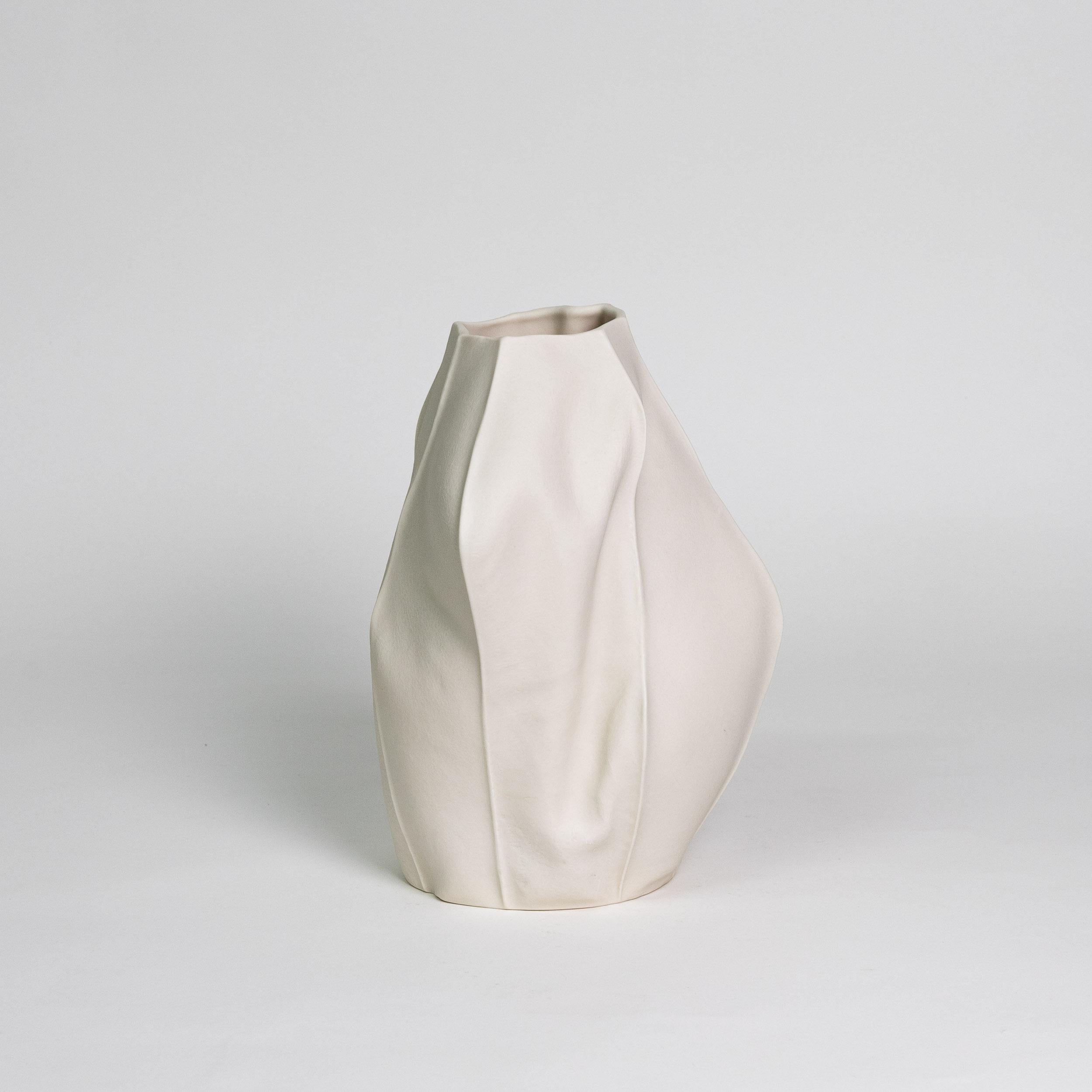 XXI secolo e contemporaneo Vaso organico in ceramica bianca, Kawa Vase 21, oggetto scultoreo in porcellana fatto a mano in vendita