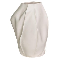 Vaso organico in ceramica bianca, Kawa Vase 21, oggetto scultoreo in porcellana fatto a mano