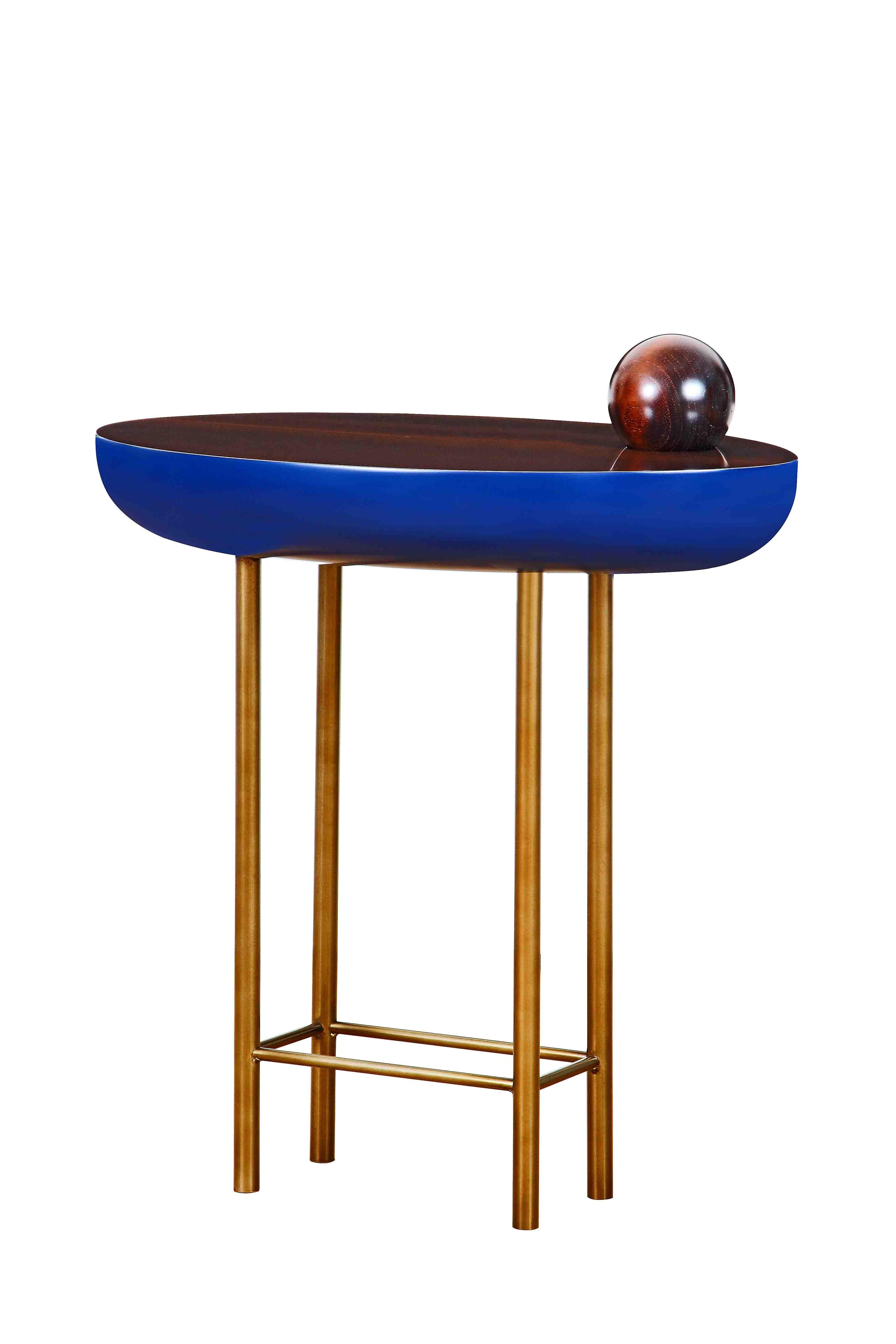 Table latérale en bois et laque 