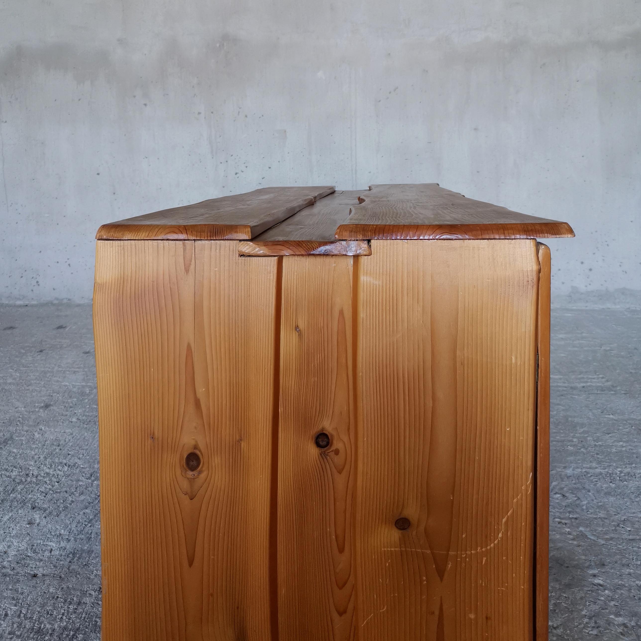 Organically hand sculpted artist sideboard in solid Oregon pine, Denmark 1960s. In Good Condition For Sale In Ystad, SE