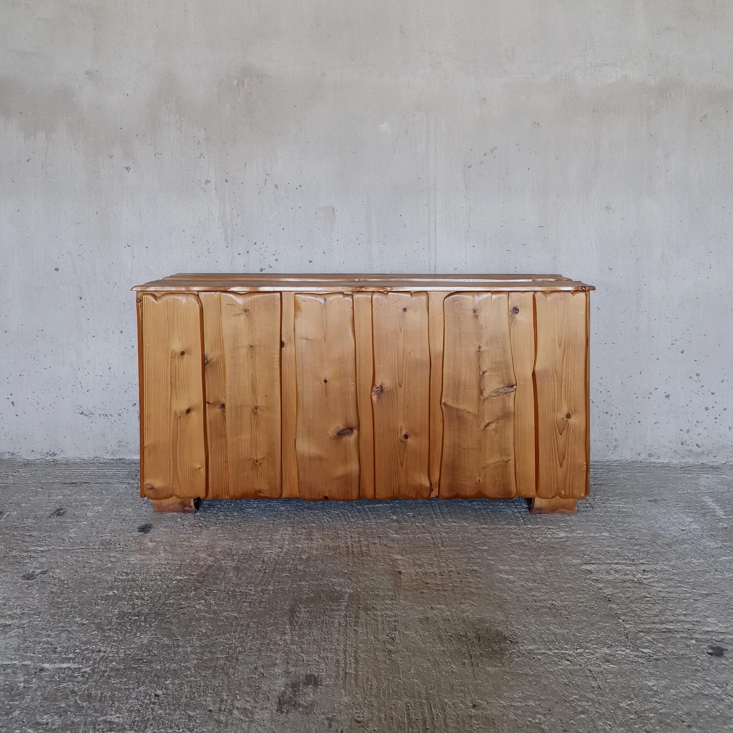 Organically hand sculpted artist sideboard in solid Oregon pine, Denmark 1960s. For Sale 1