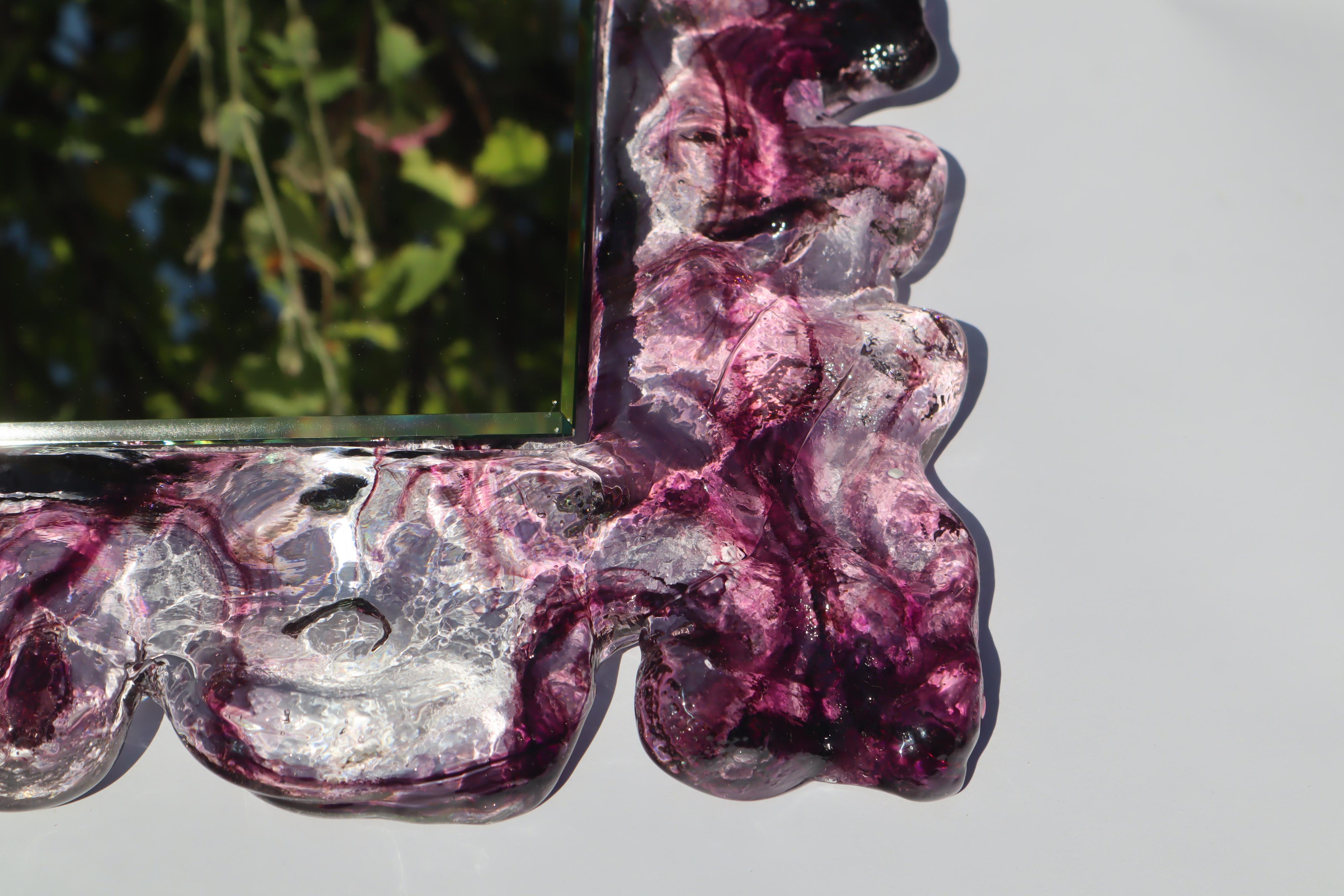 Organischer Luxus-Spiegel aus violettem Murano-Glas und Fasetier-Spiegel, Italien (Eloxiert) im Angebot