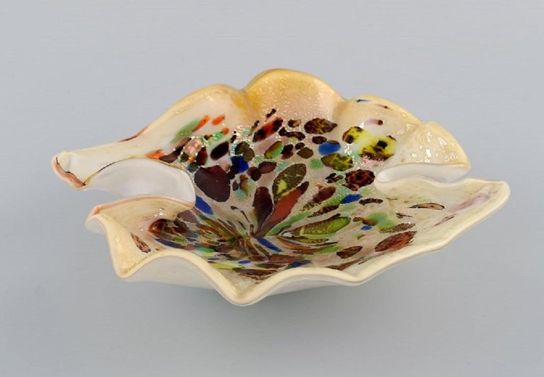 italien Bol de Murano de forme organique en verre d'art soufflé à la bouche polychrome en vente