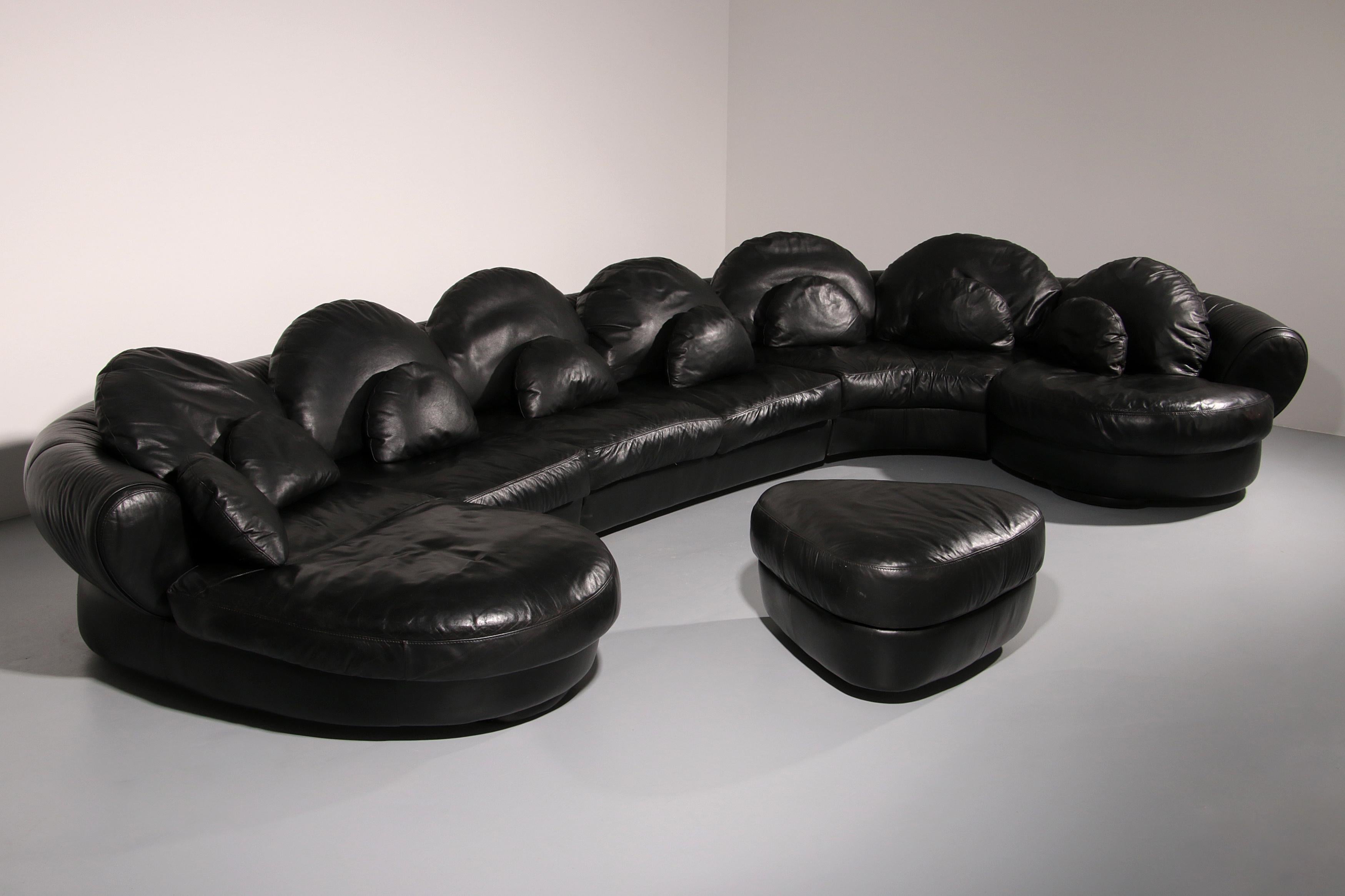 Organically Shaped Post-Modern Sectional Sofa in Black Leather Moderno de mediados de siglo en venta