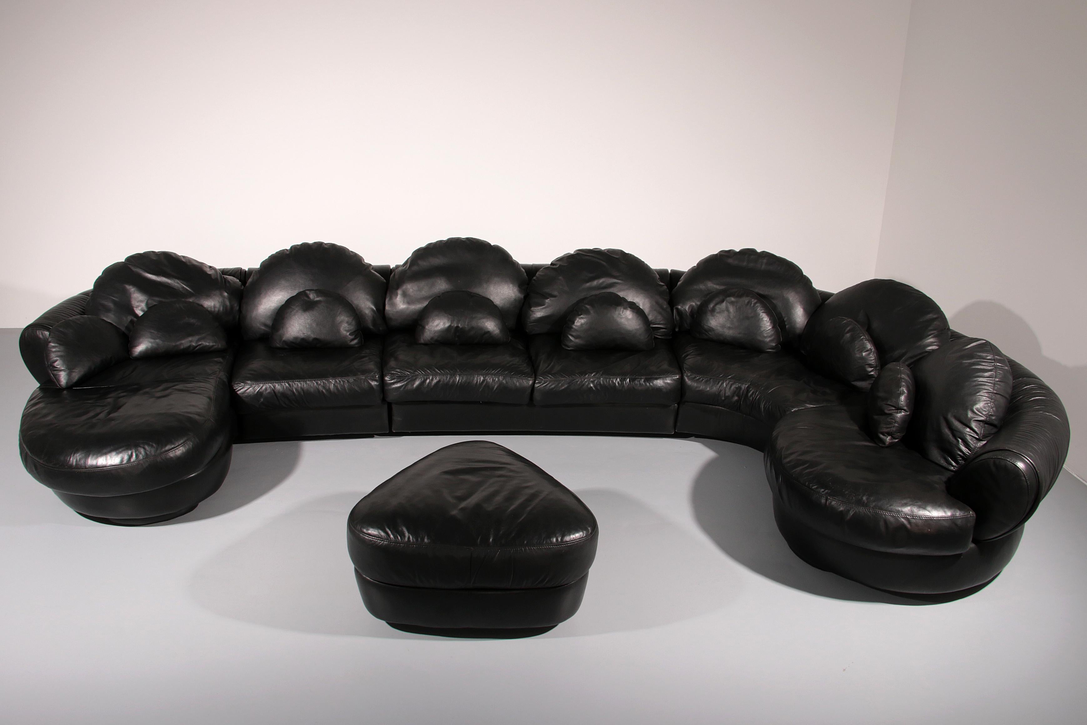 Organically Shaped Post-Modern Sectional Sofa in Black Leather Italiano en venta