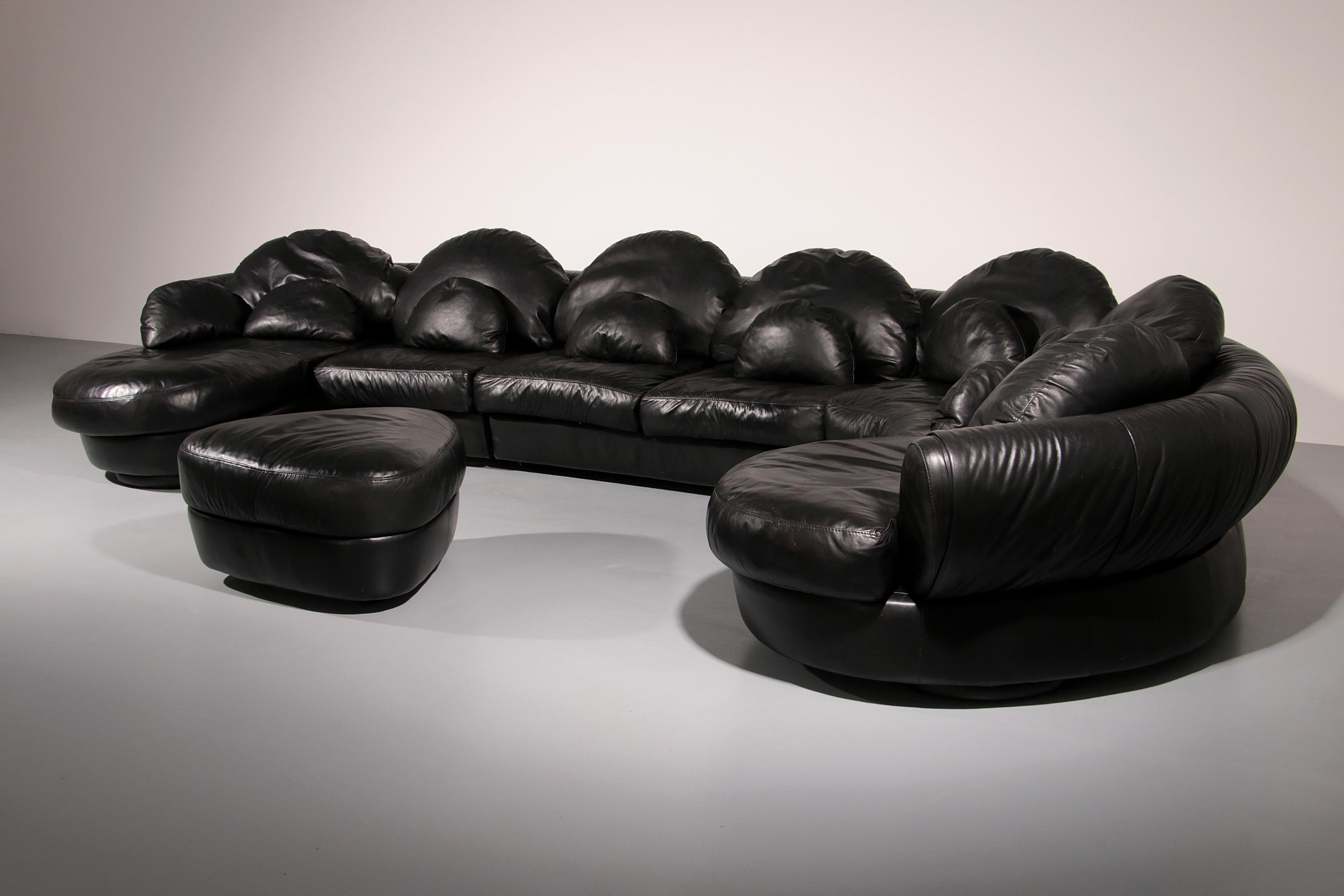 Organically Shaped Post-Modern Sectional Sofa in Black Leather en Bueno estado para la venta en Oirlo, LI