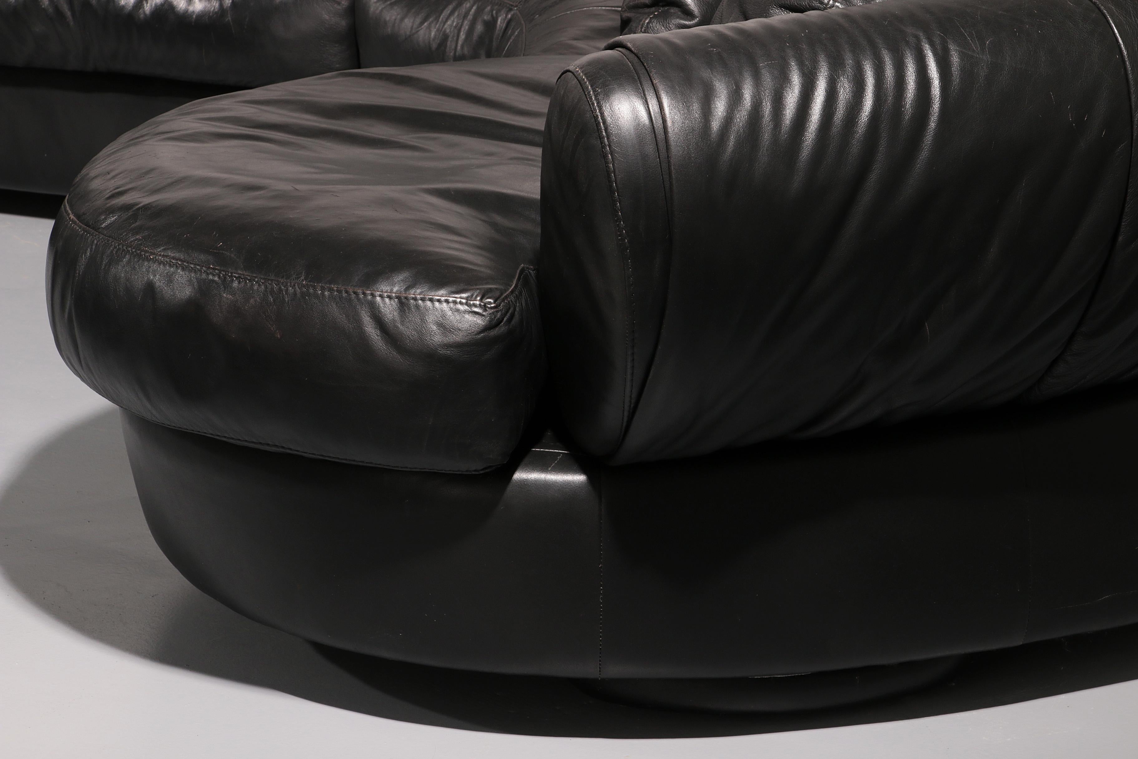 Organically Shaped Post-Modern Sectional Sofa in Black Leather finales del siglo XX en venta