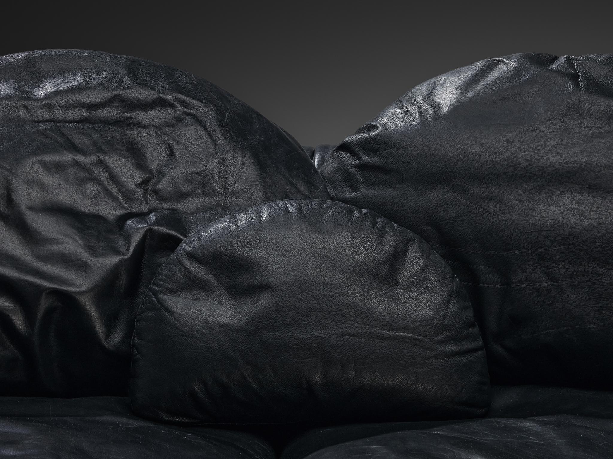 Divano componibile post-moderno dalla forma organica in pelle nera in vendita 2