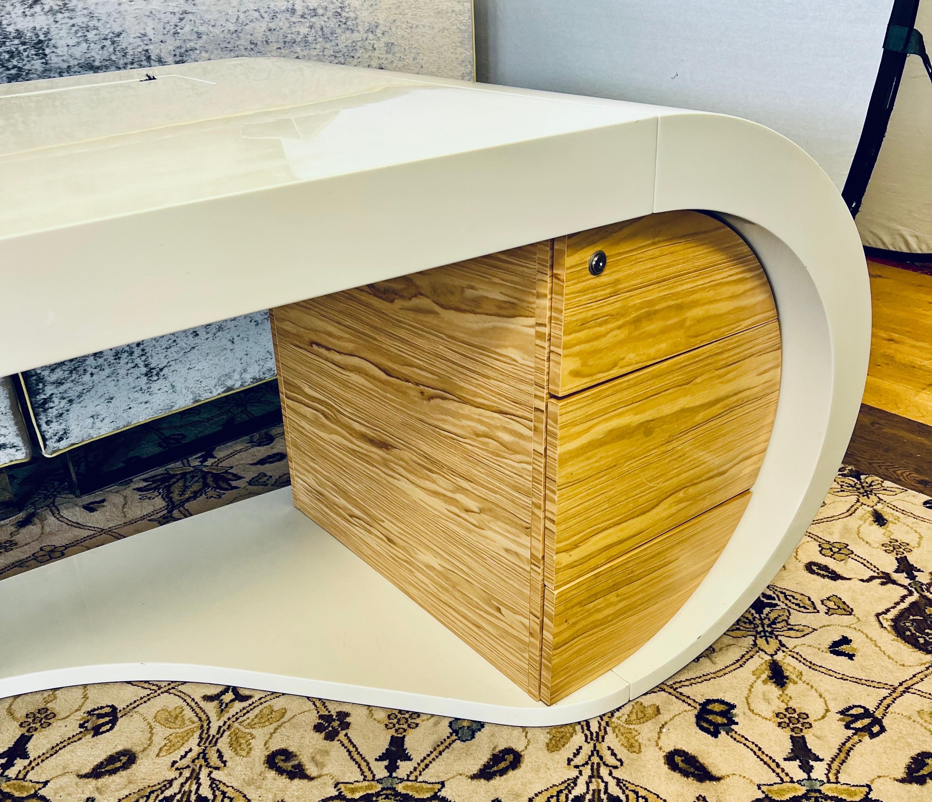 Mid-Century Modern Organically Shaped White Lacquered Sculptural Babini Goggle Desk Table M/I Italy