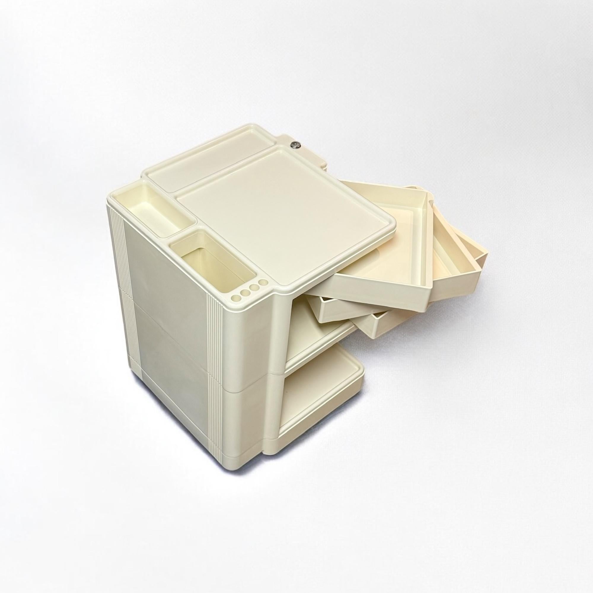 Superstile by Neolt is a compact, mobile storage unit that’s as stylish as it is practical. 

With its more petite and refined proportions compared to the classic Stile model, the Superstile offers a graceful design that doesn't compromise on