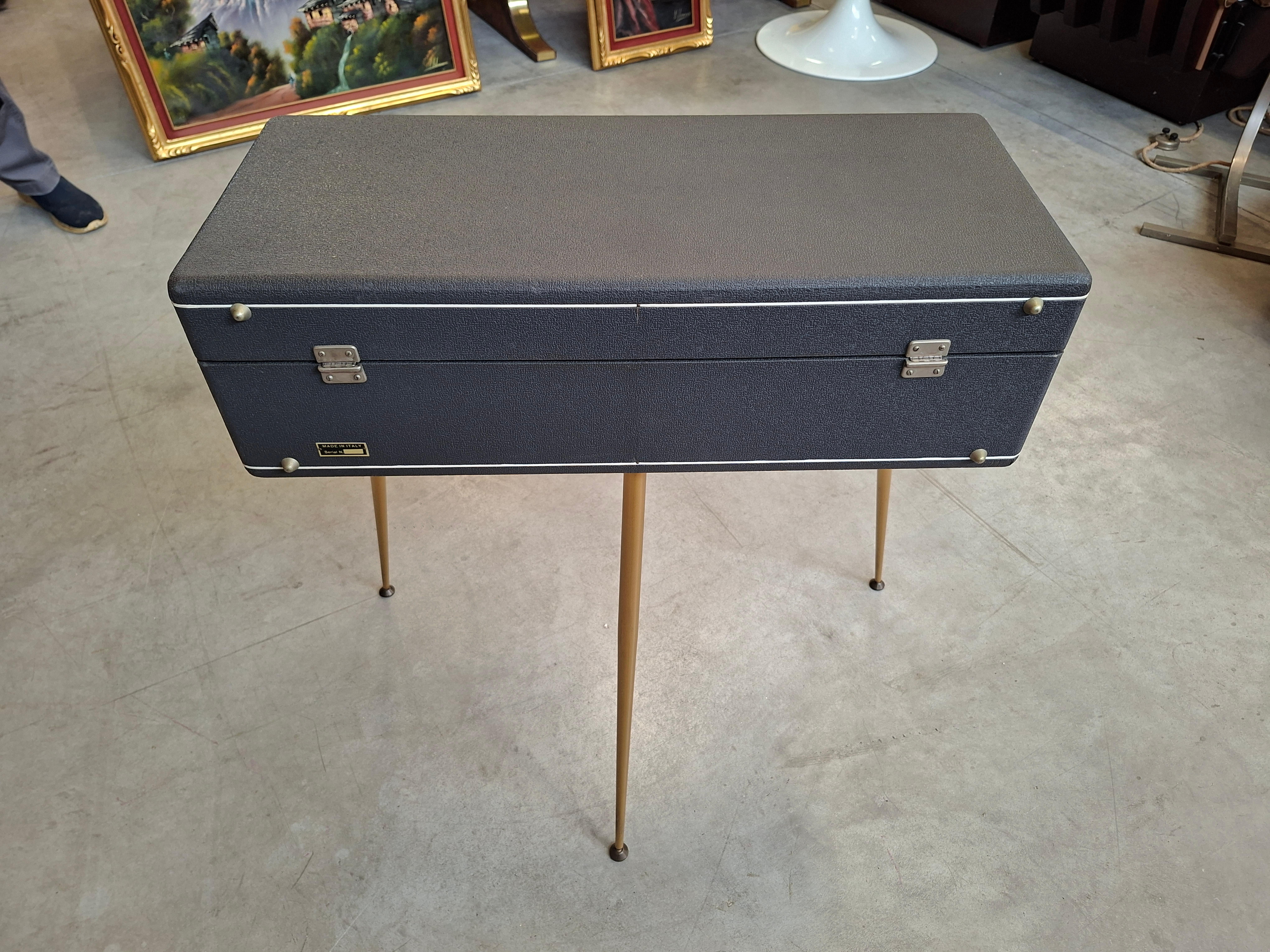 Orgue électronique Companion 49 d'époque avec pieds d'origine Excellent état - En vente à Manzano, IT