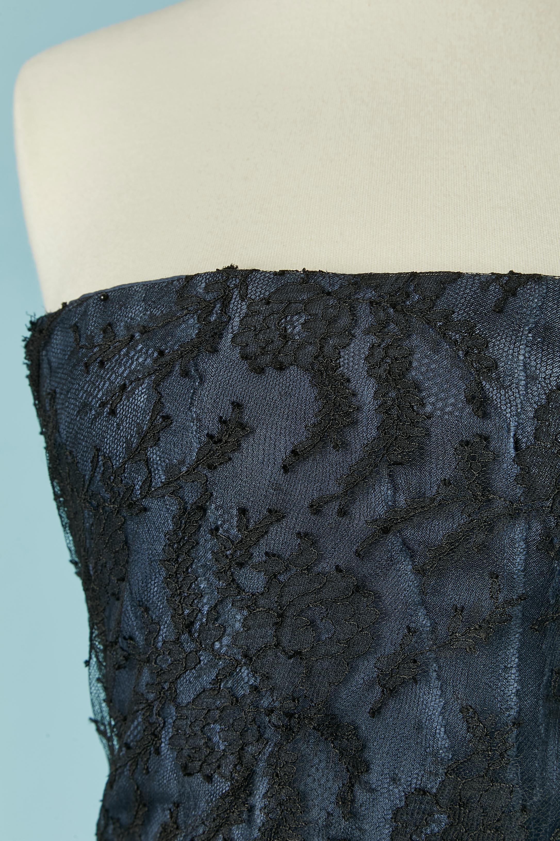 Organza and lace bustier cocktail dress. Silk lining. The lace is draped on the bust. Ruffles above the waist and black gros-grain around the waist. Boned. Invisible zip and hook&eye closure on the left side. 
SIZE XS 
